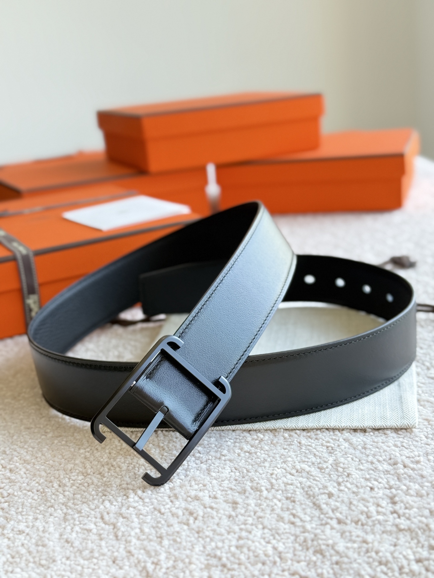 Men's Luxury Black Pebbled Leather Belt with Iconic H Buckle