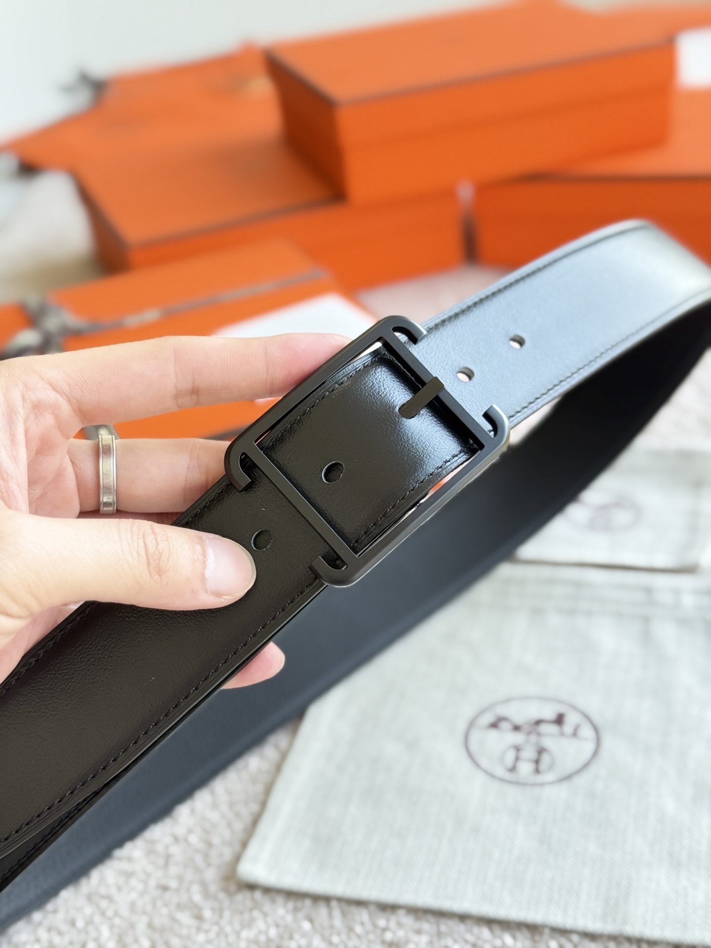 Men's Luxury Black Pebbled Leather Belt with Iconic H Buckle