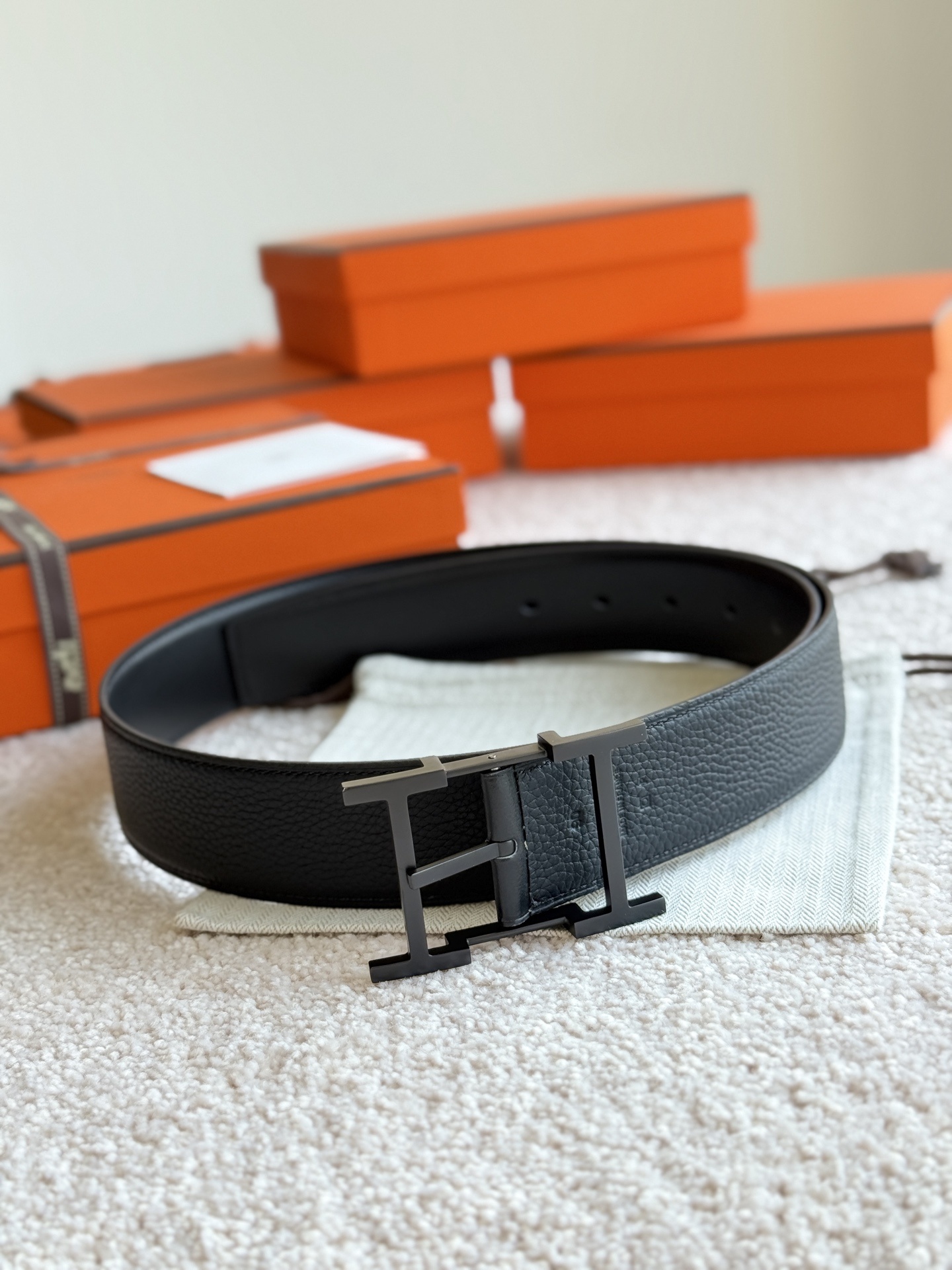 Men’s Hermès H Belt – Black Textured Leather with Matte Black Buckle