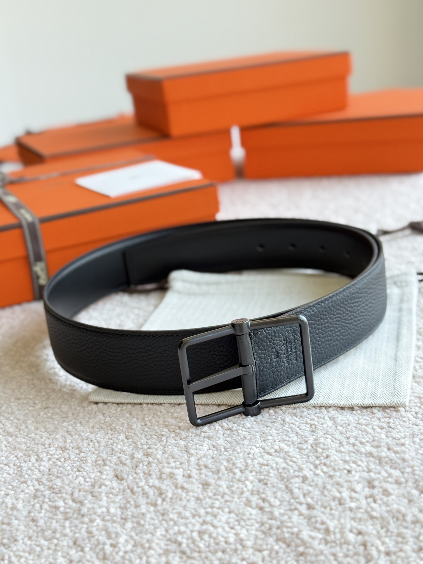 Hermès Men’s Black Grained Leather Belt with Matte Black Buckle