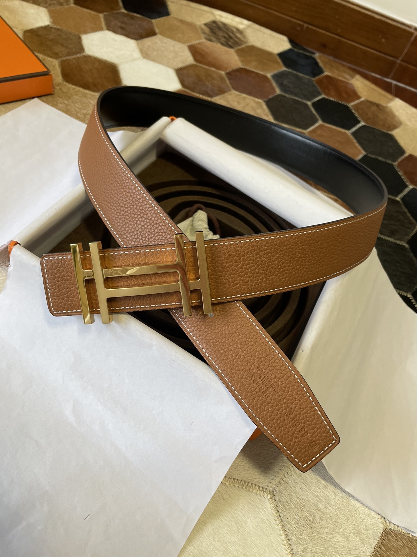 Luxury Leather Belt with Gold-Tone H Buckle - Classic Brown