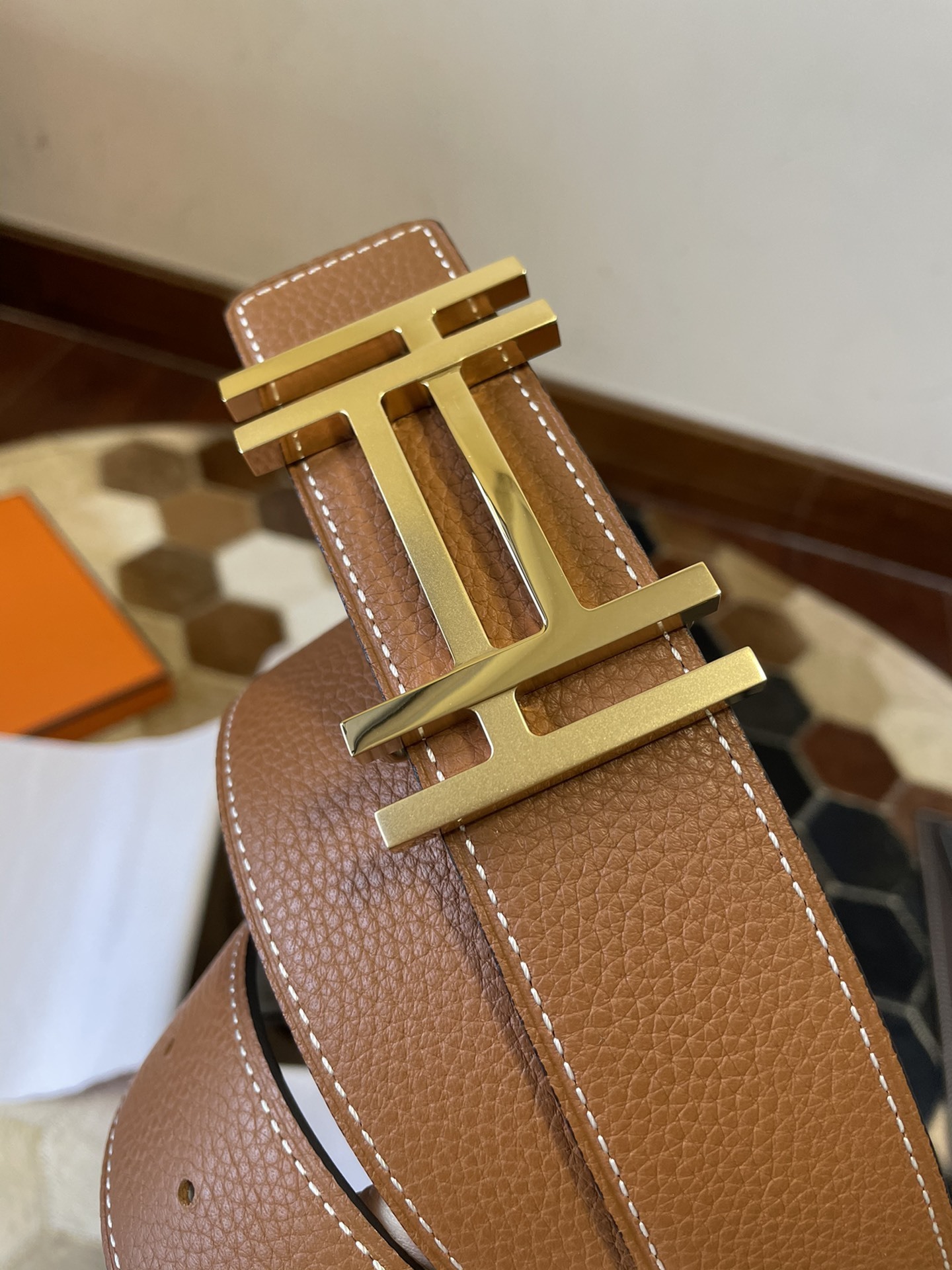 Luxury Leather Belt with Gold-Tone H Buckle – Classic Brown