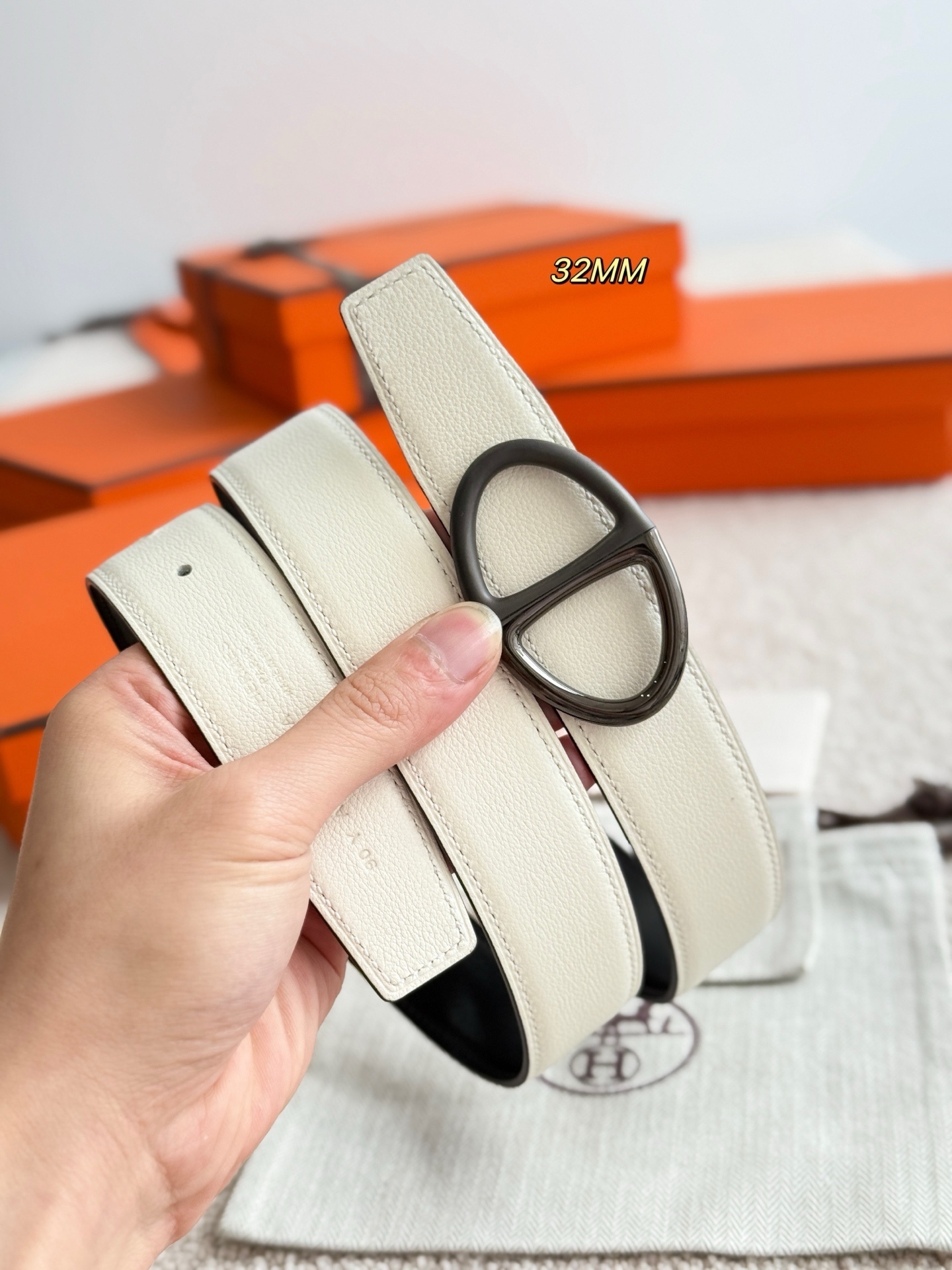 Hermes Tonight 32mm Reversible Leather Belt - Cream & Black