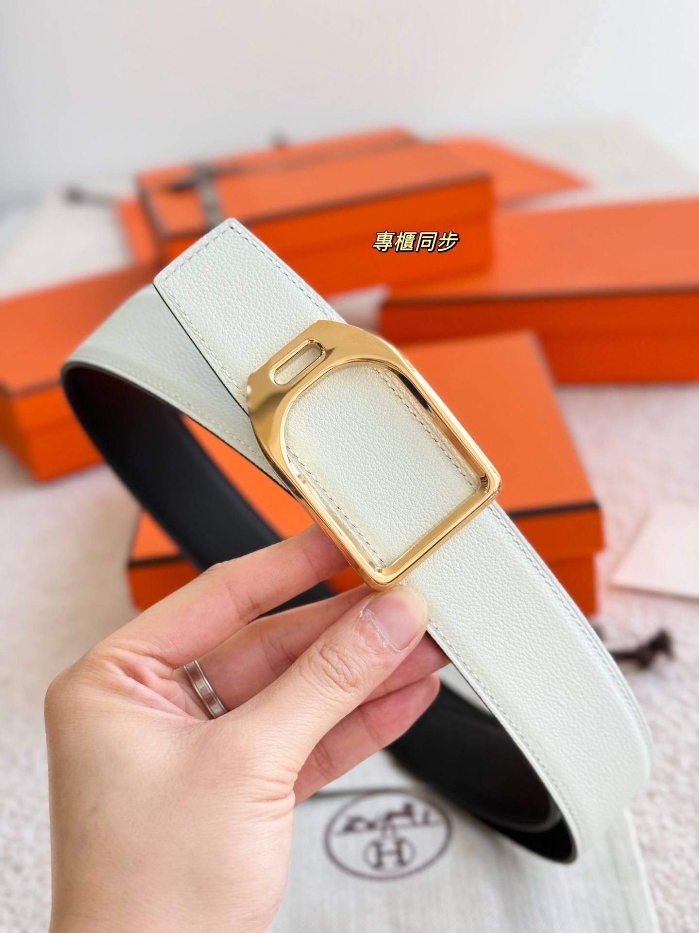 Hermès Jockey Buckle & 38mm Reversible Leather Belt