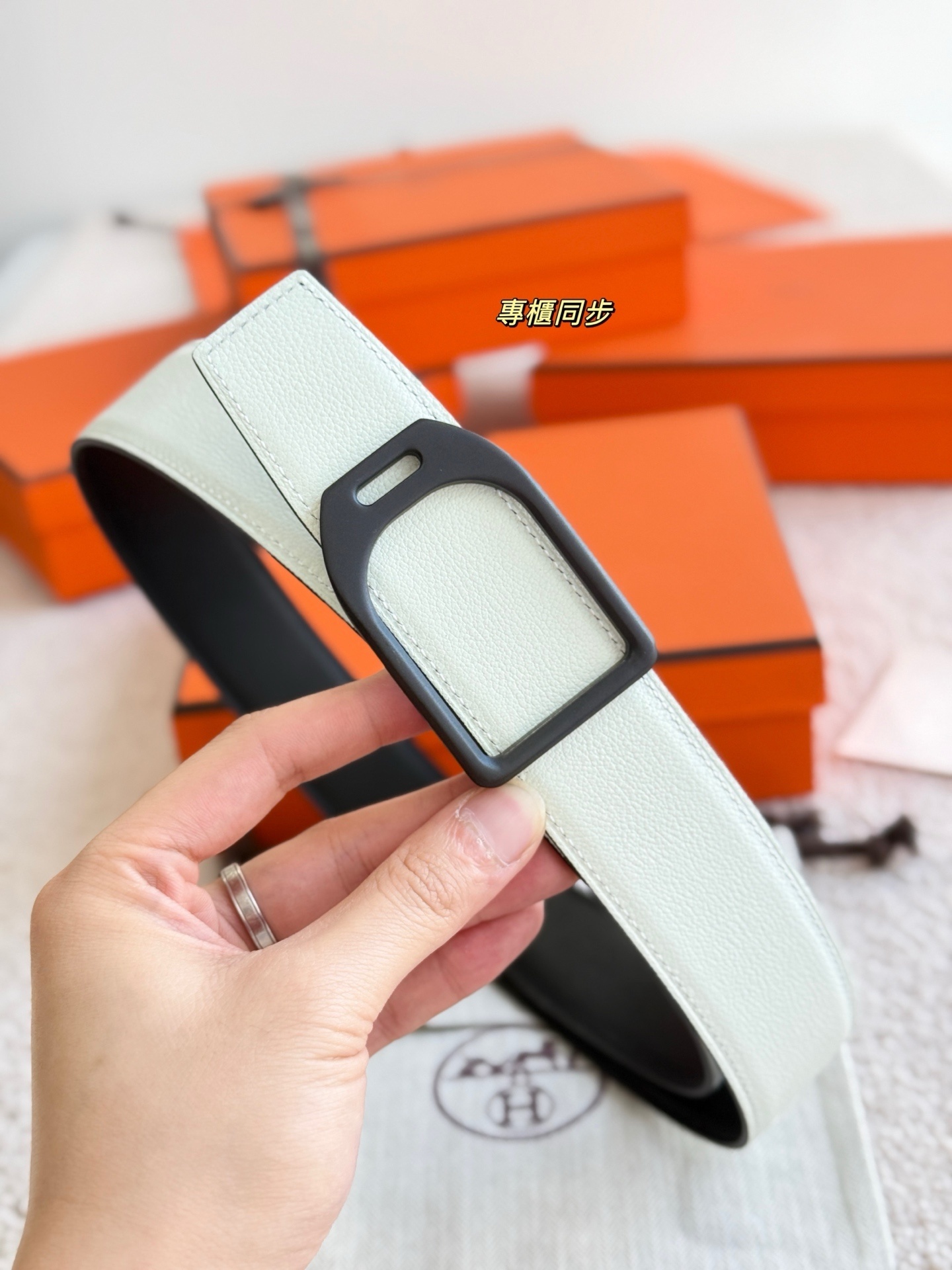 Hermès Jockey Buckle & 38mm Reversible Leather Belt