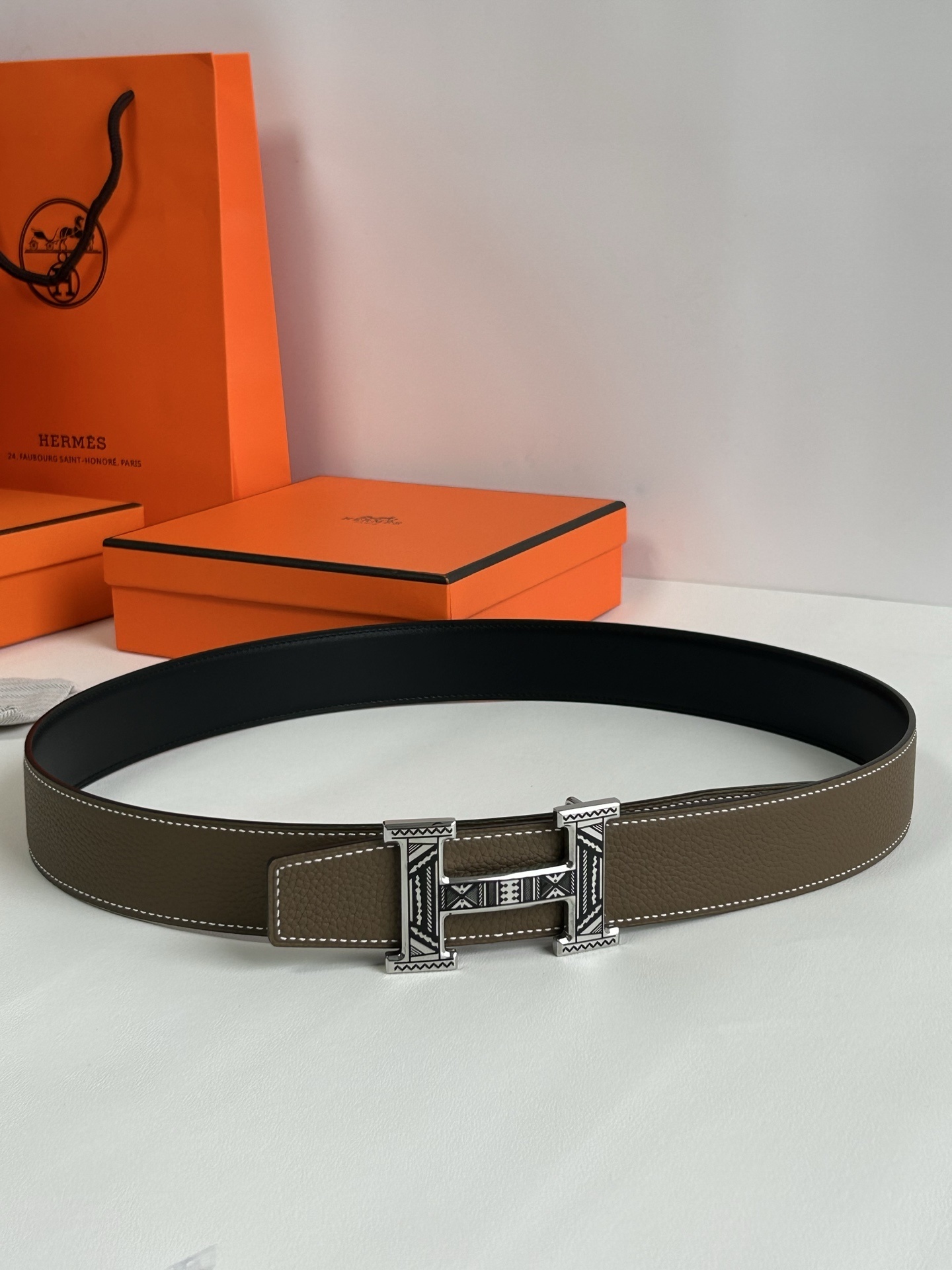 Hermès H Buckle Engraved Pattern Leather Belt - Luxury Accessory