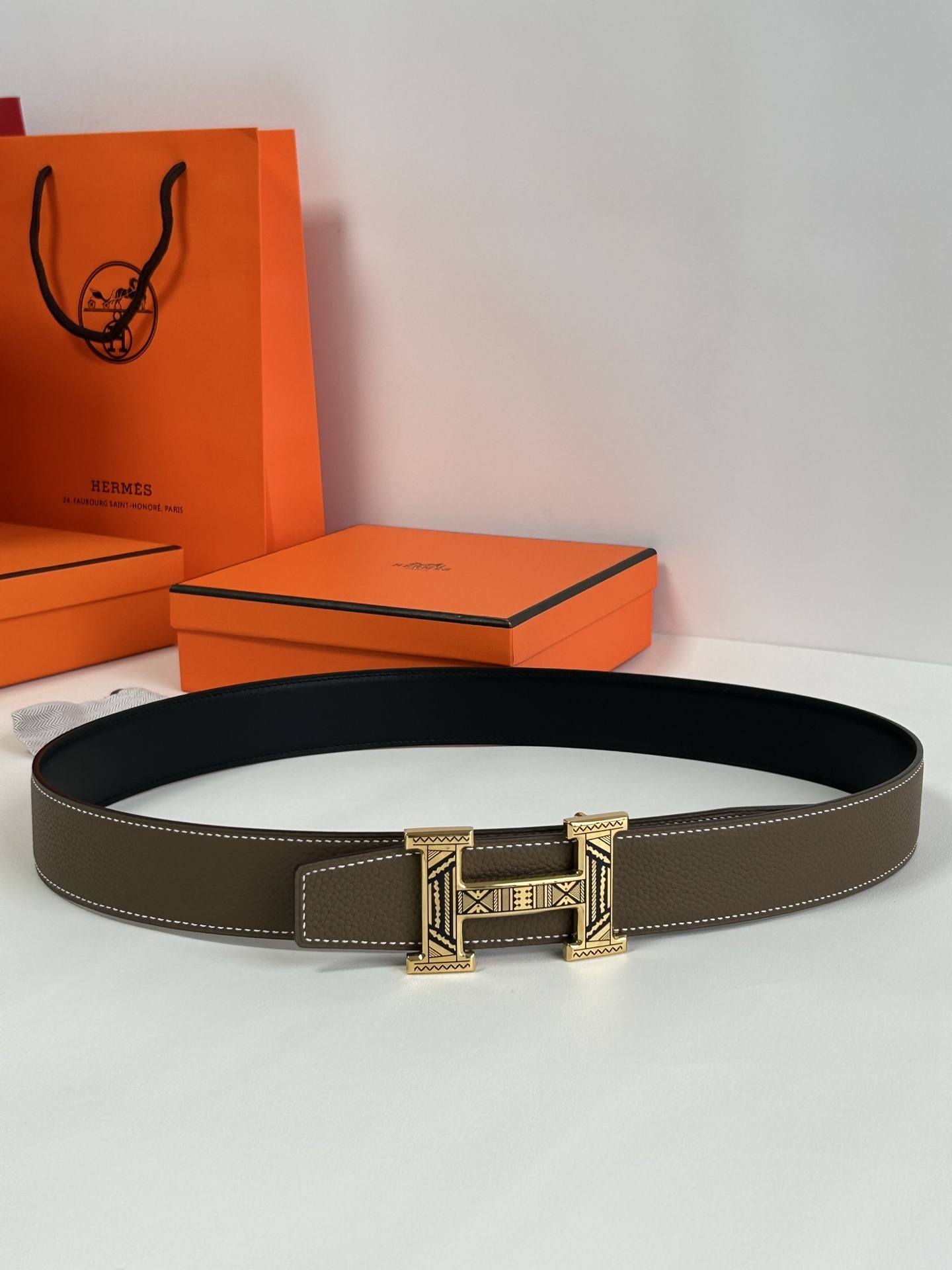 Hermès H Buckle Engraved Pattern Leather Belt - Luxury Accessory