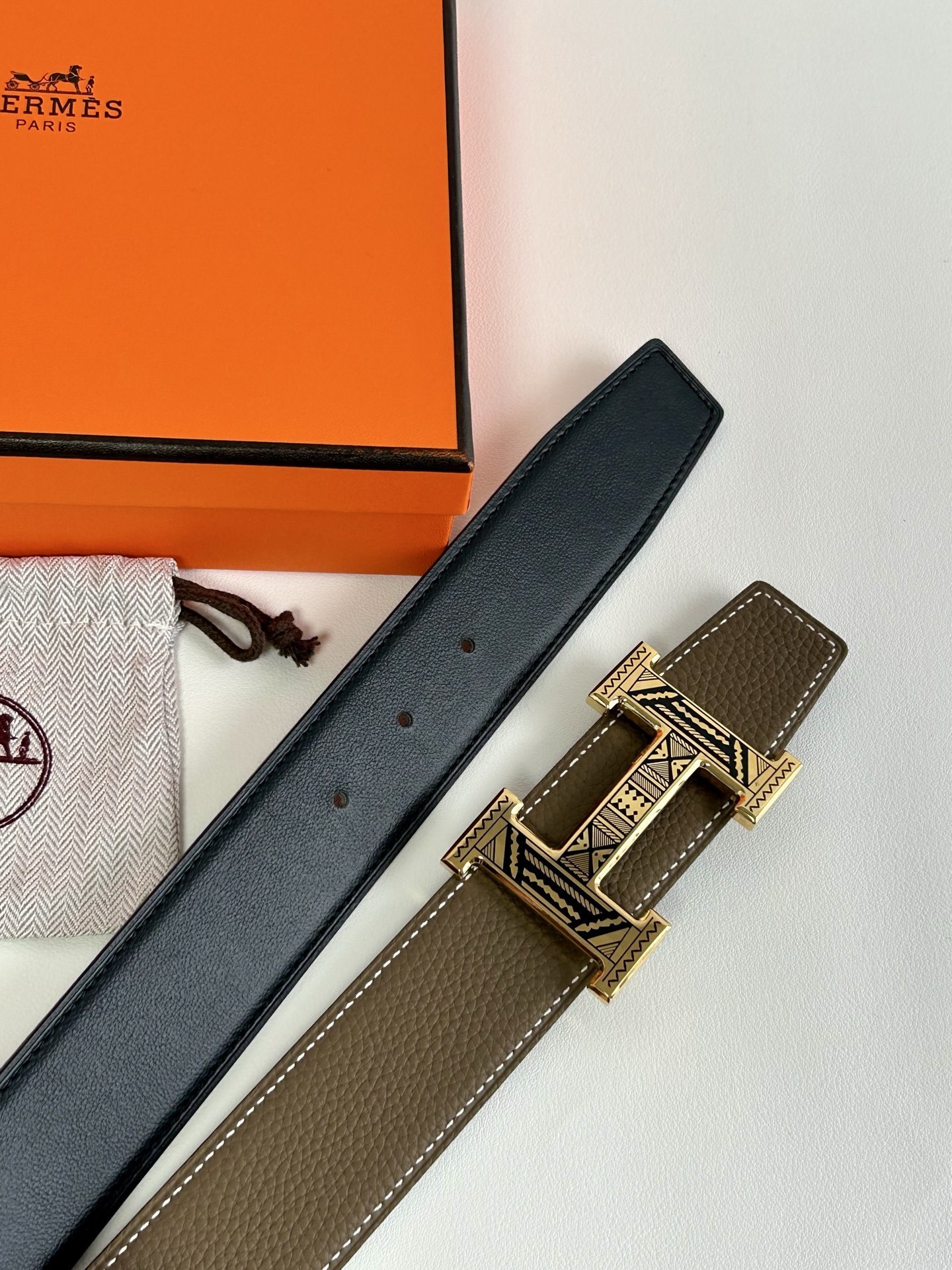 Hermès H Buckle Engraved Pattern Leather Belt - Luxury Accessory