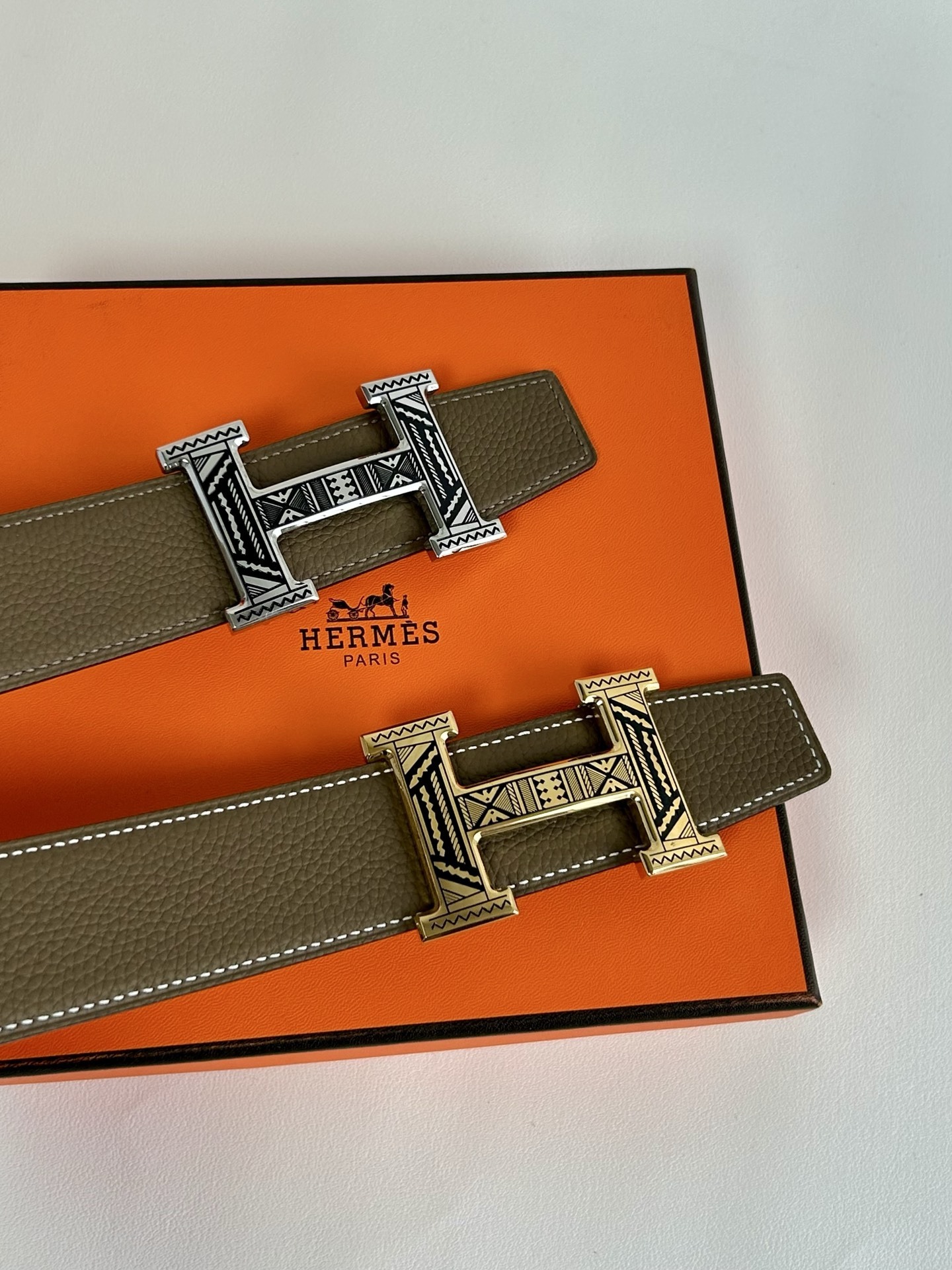 Hermès H Buckle Engraved Pattern Leather Belt – Luxury Accessory