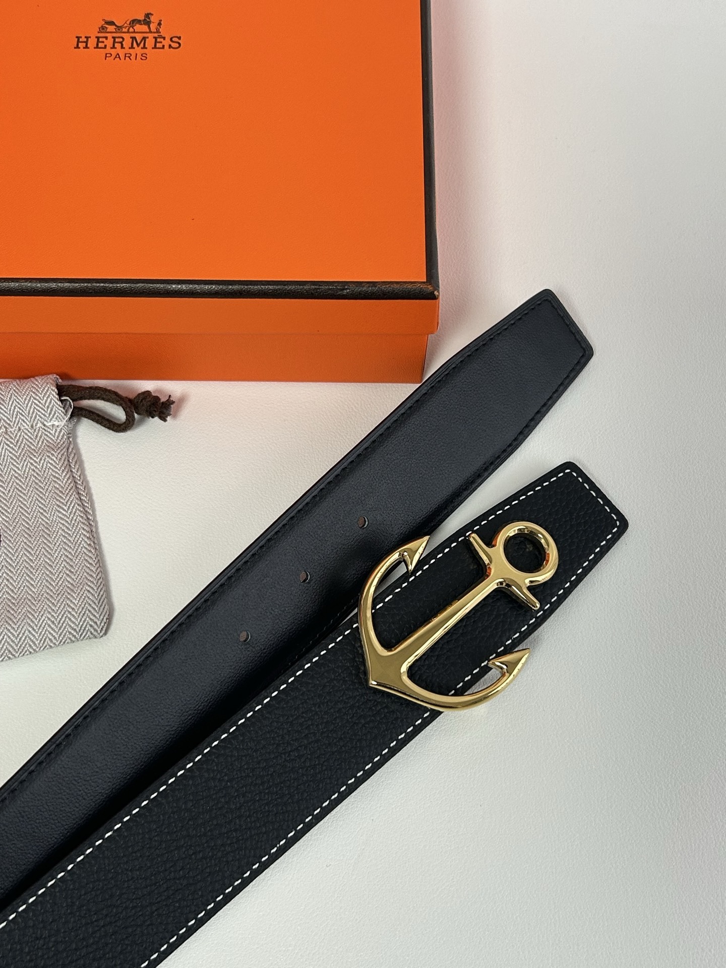 Hermès Anchor Buckle Leather Belt - Luxury Designer Accessory