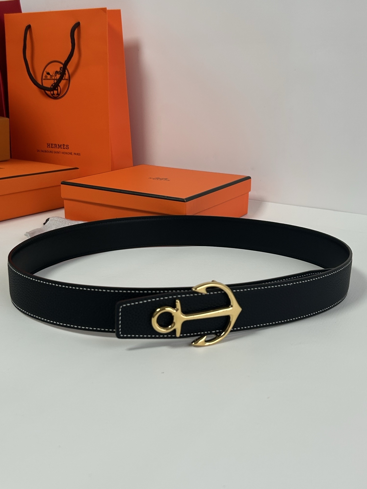 Hermès Anchor Buckle Leather Belt - Luxury Designer Accessory