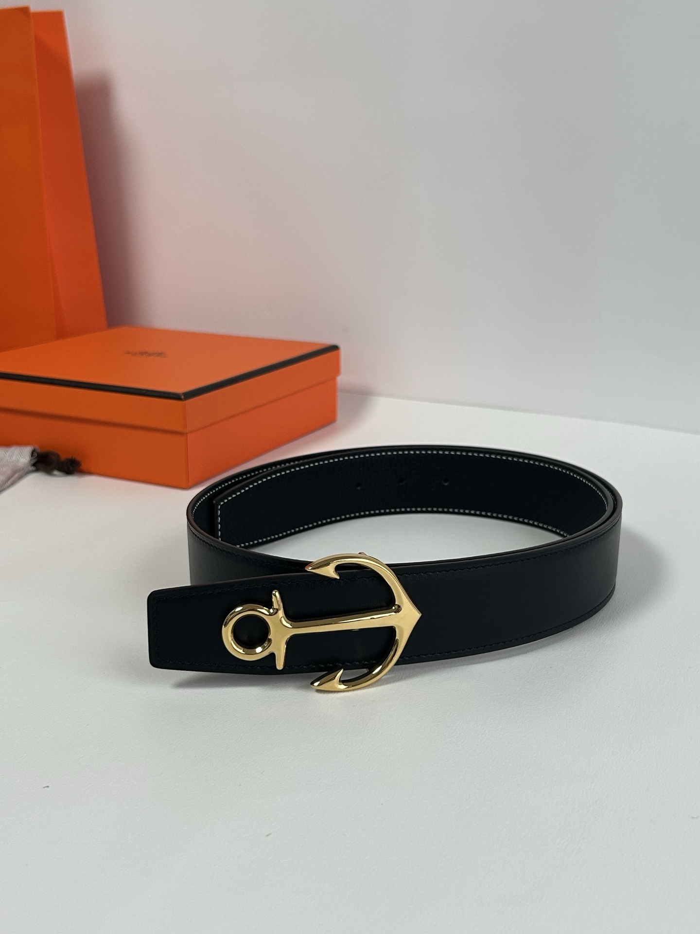 Hermès Anchor Buckle Leather Belt - Luxury Designer Accessory