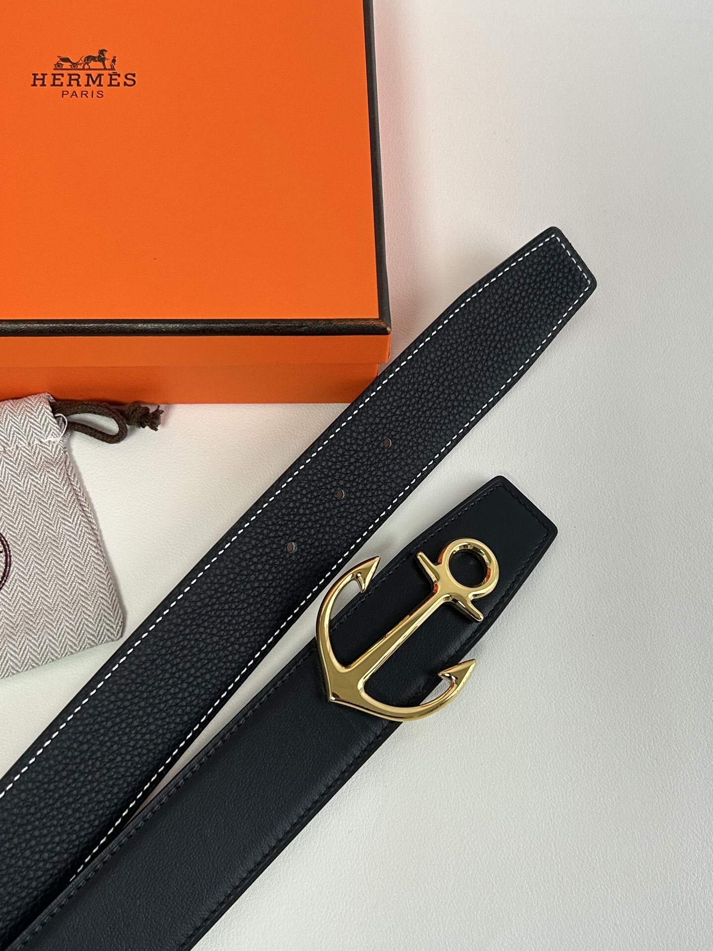 Hermès Anchor Buckle Leather Belt - Luxury Designer Accessory