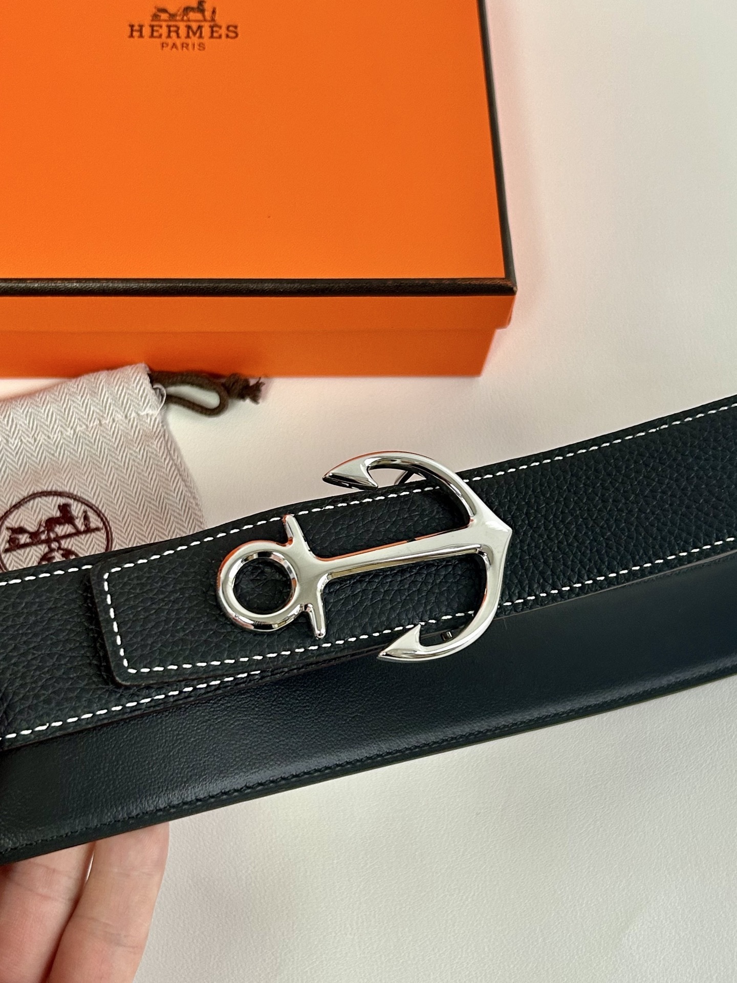Hermès Anchor Buckle Leather Belt - Luxury Designer Accessory