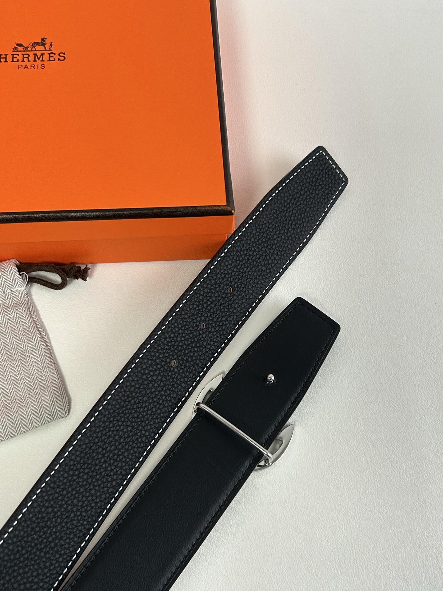 Hermès Anchor Buckle Leather Belt - Luxury Designer Accessory