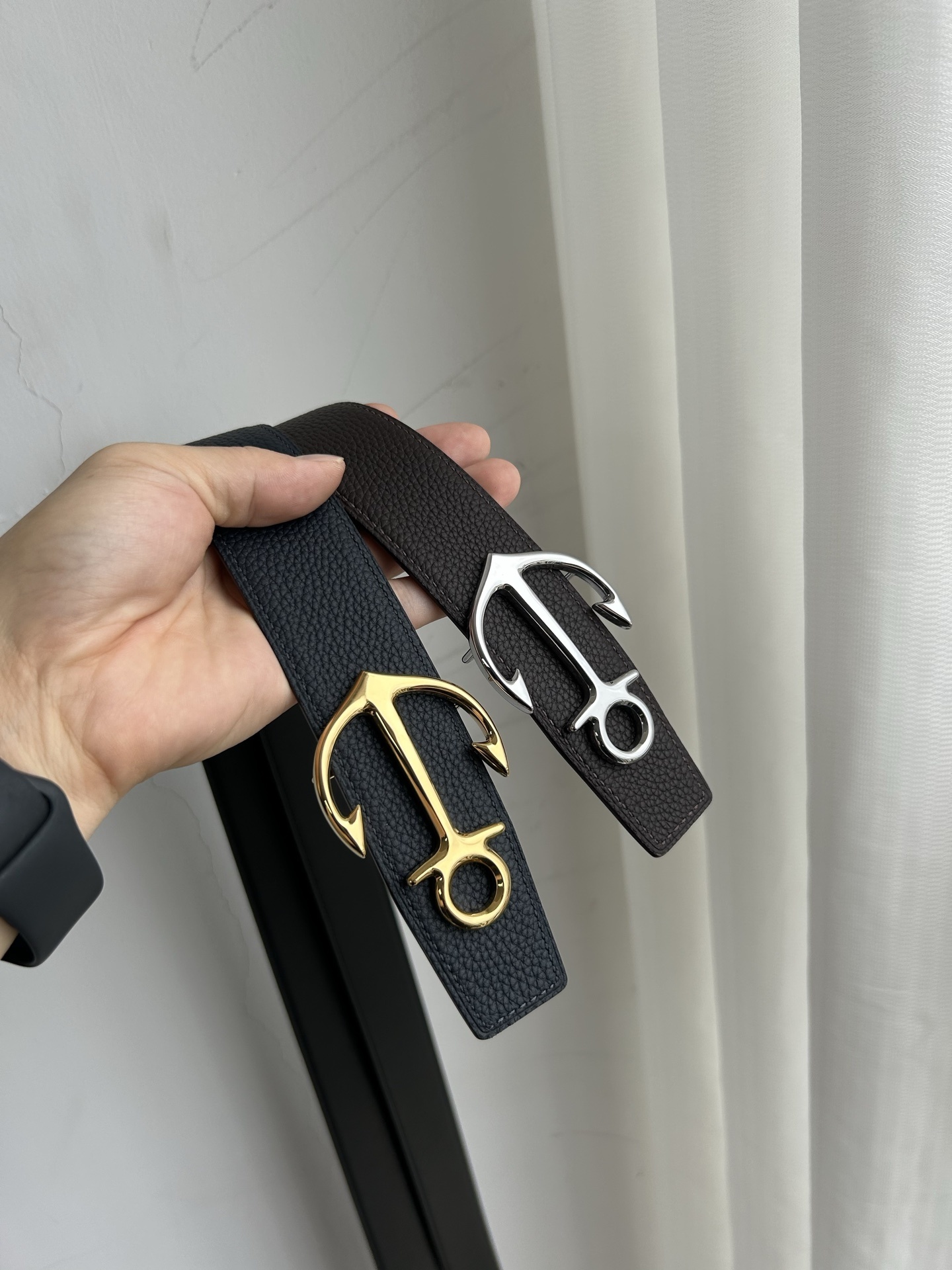 Luxury Anchor Buckle Leather Belt – Premium Textured Designer Strap