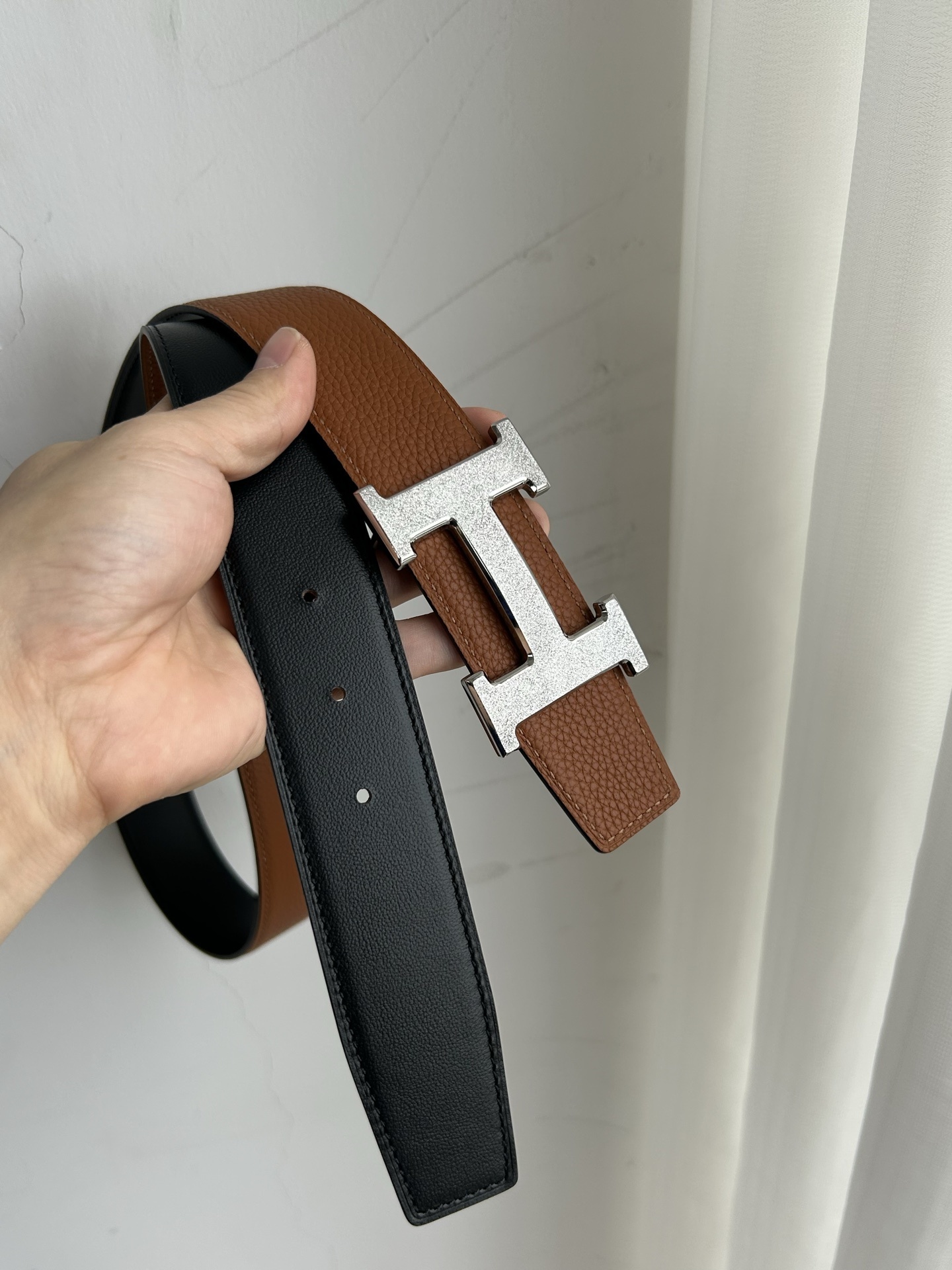 Luxury H Buckle Leather Belt - Reversible Designer Style