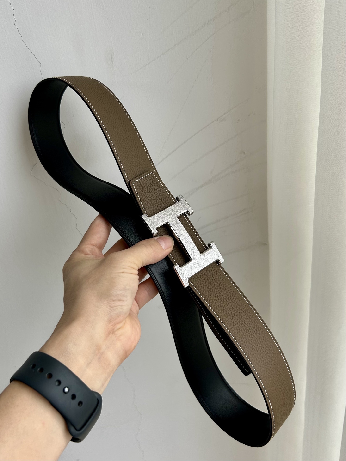 Luxury Men's Reversible Leather Belt with Iconic H Buckle