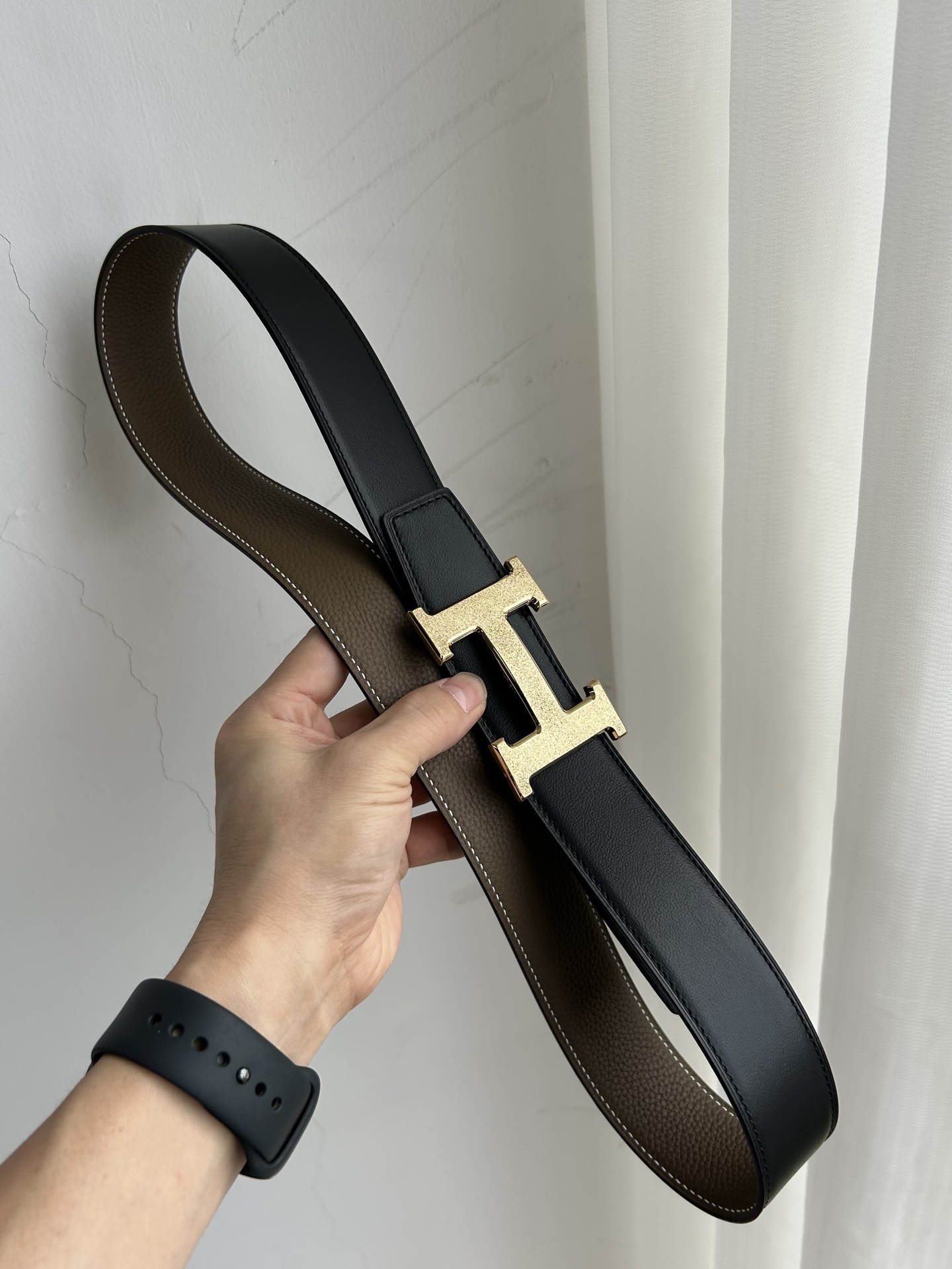 Luxury Men's Reversible Leather Belt with Iconic H Buckle