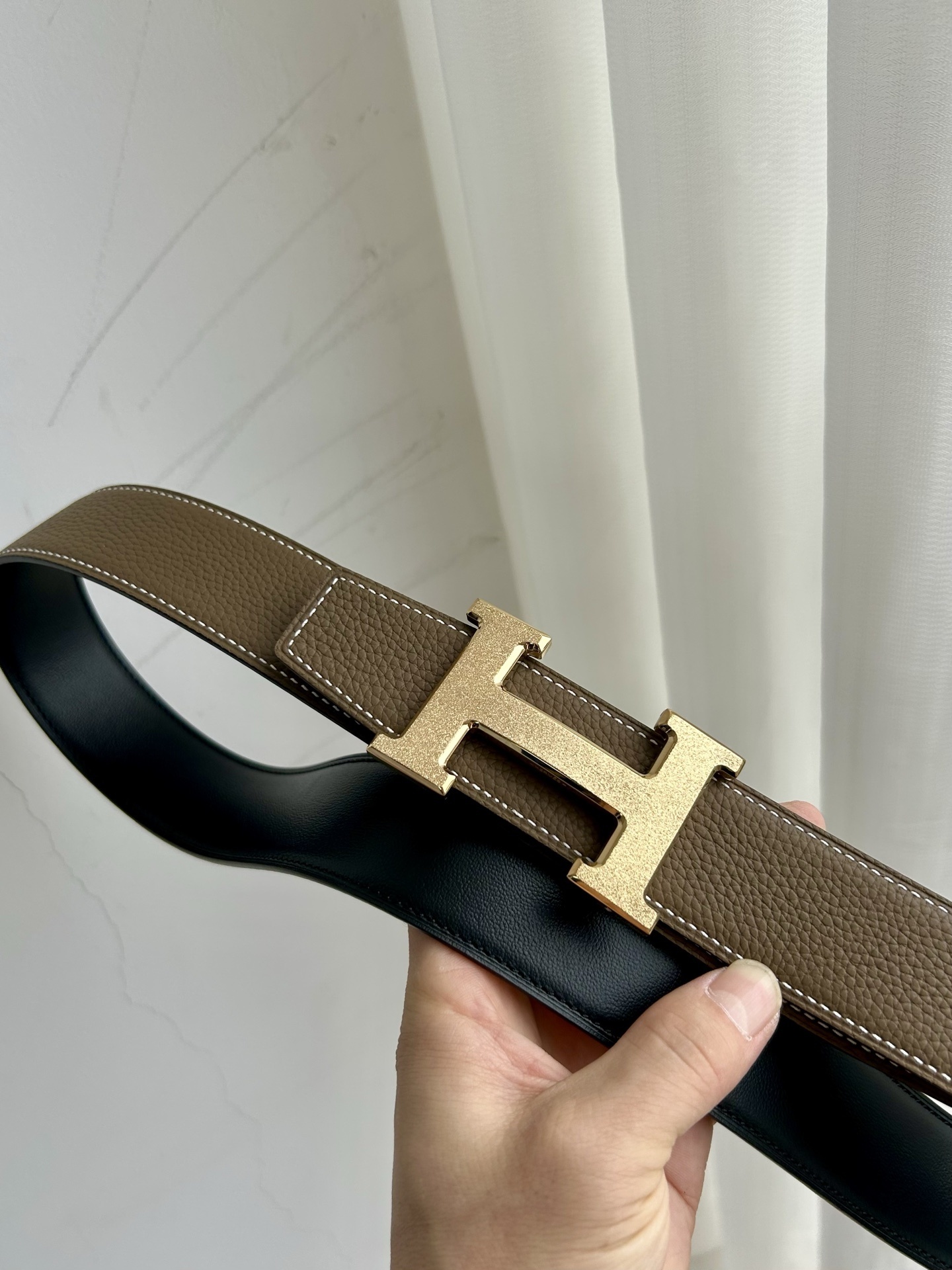Luxury Men's Reversible Leather Belt with Iconic H Buckle