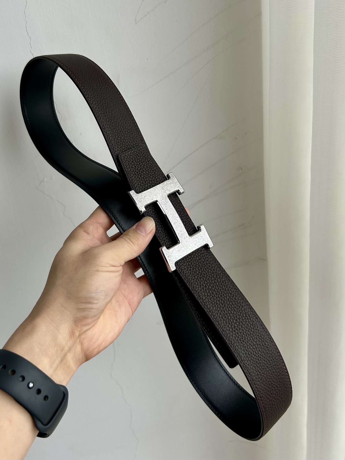 Luxury Genuine Leather Belt with Textured H Buckle for Men & Women