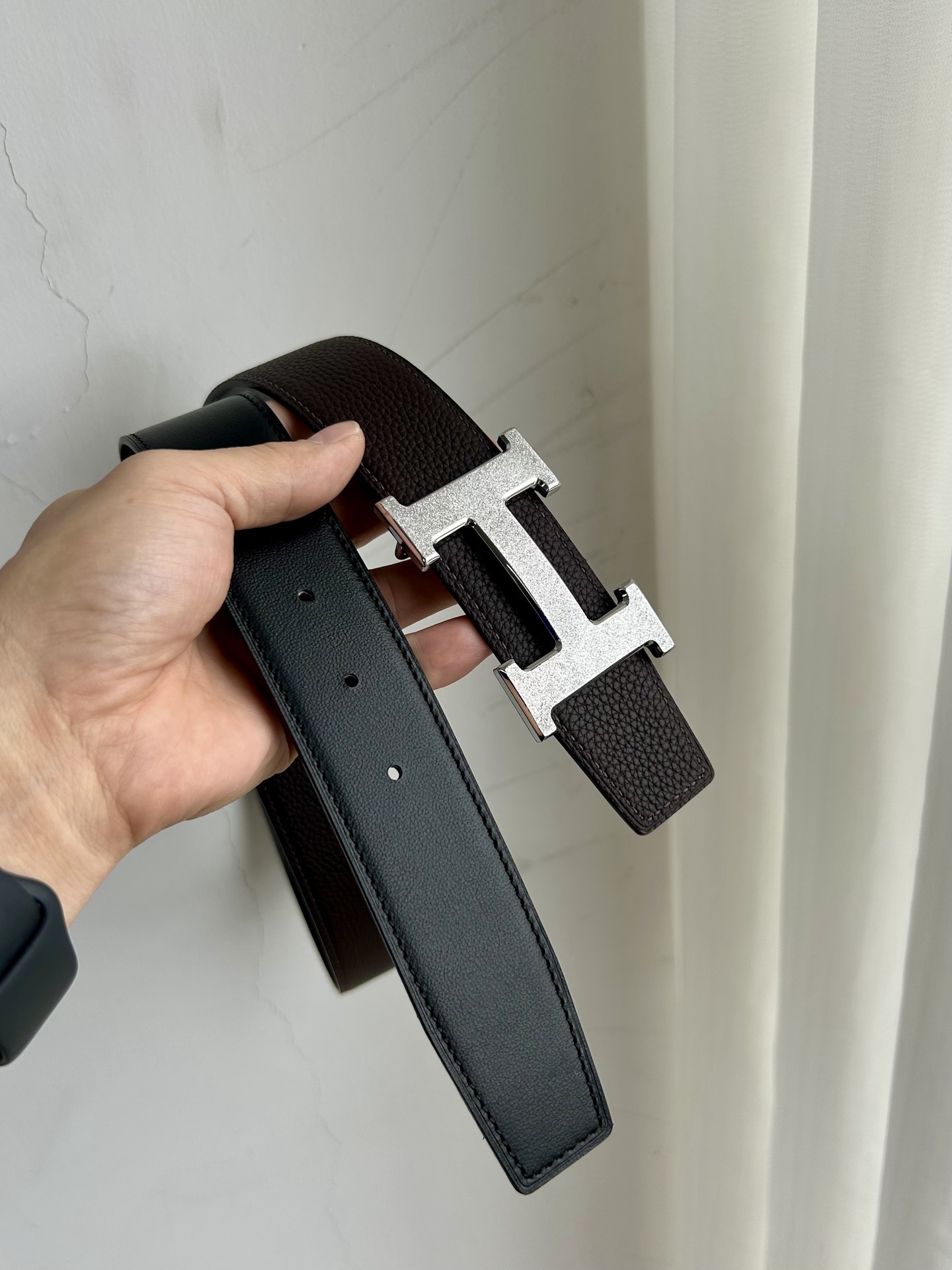 Luxury Genuine Leather Belt with Textured H Buckle for Men & Women