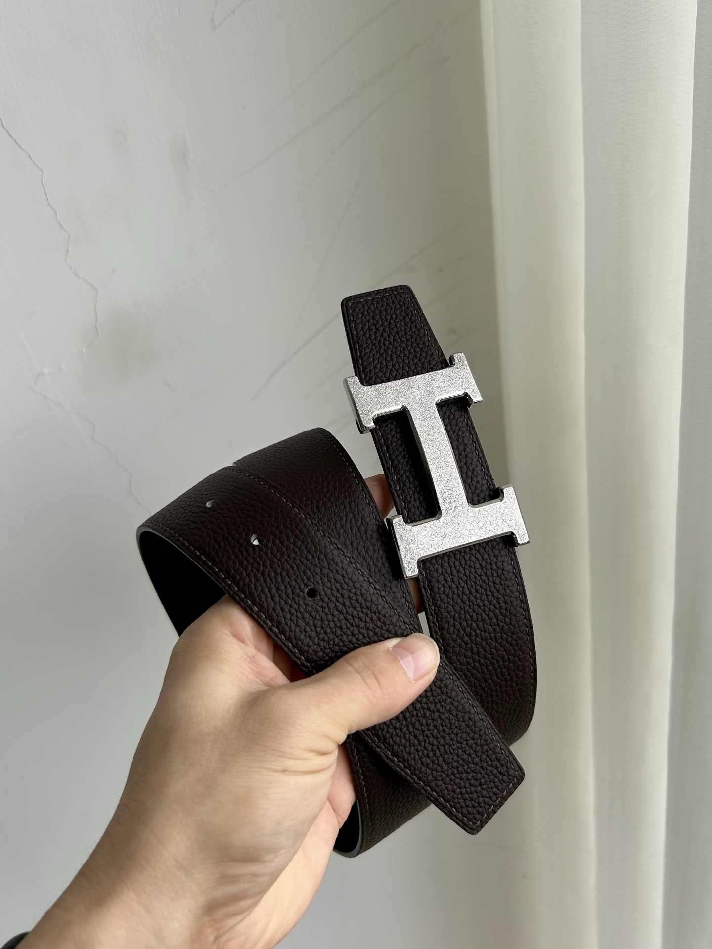 Luxury Genuine Leather Belt with Textured H Buckle for Men & Women