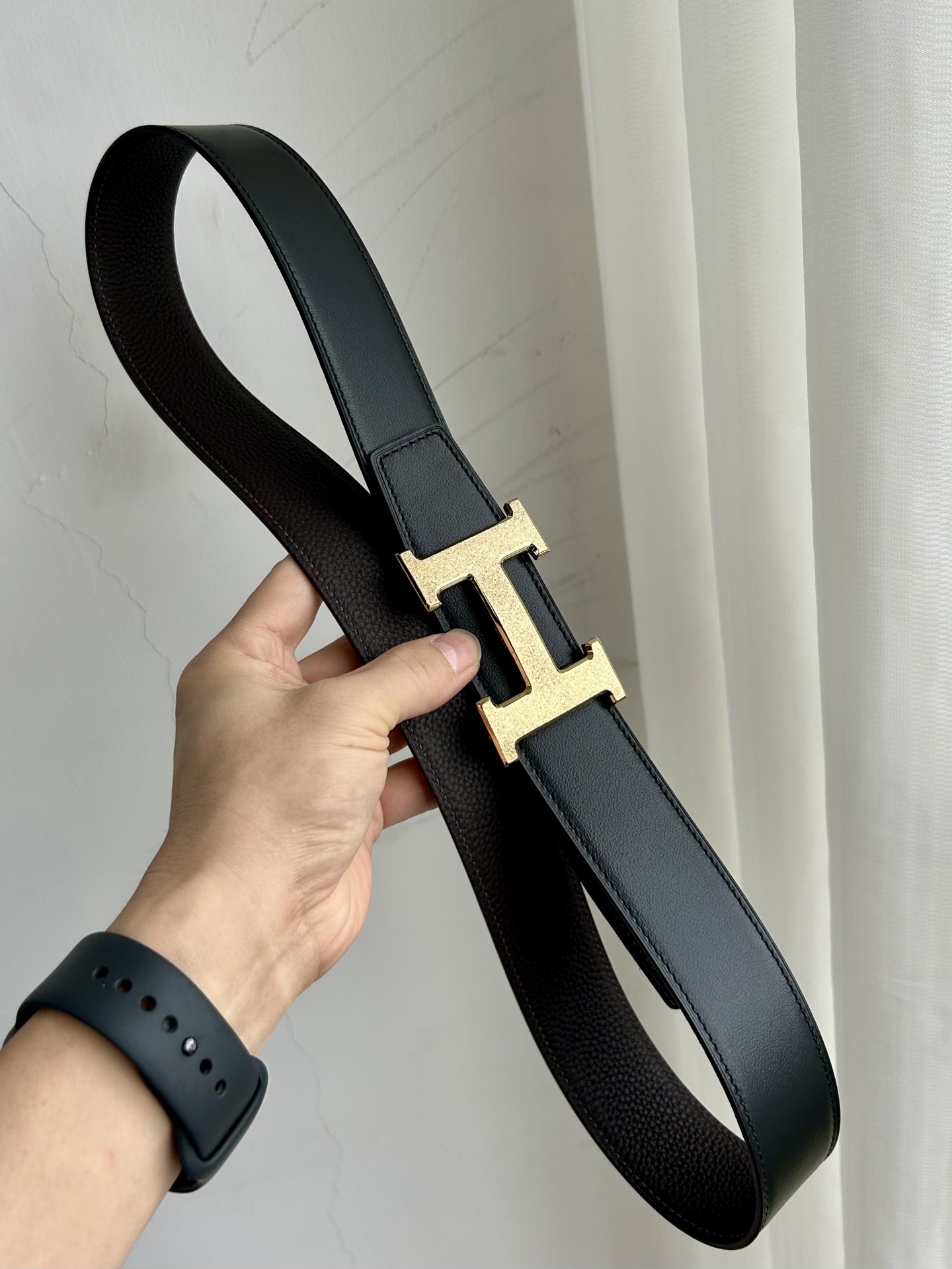 Luxury Genuine Leather Belt with Textured H Buckle for Men & Women