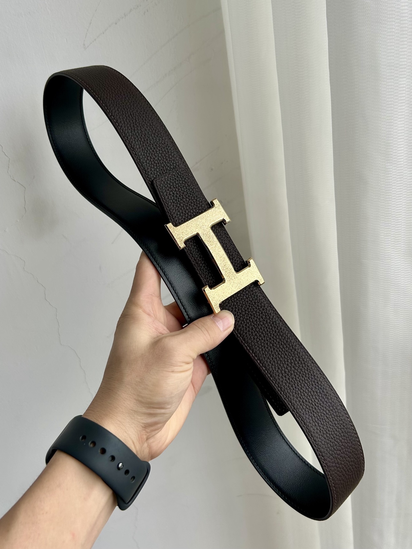 Luxury Genuine Leather Belt with Textured H Buckle for Men & Women