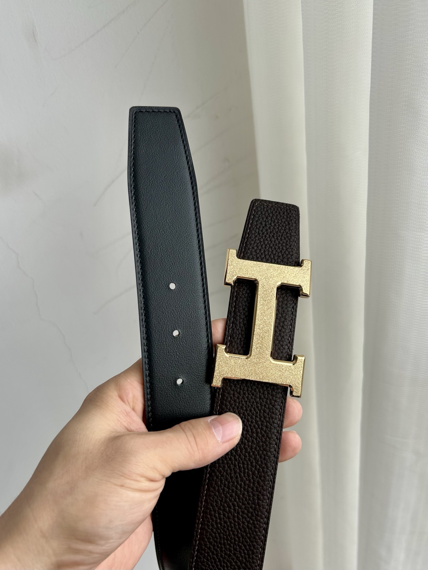 Luxury Genuine Leather Belt with Textured H Buckle for Men & Women