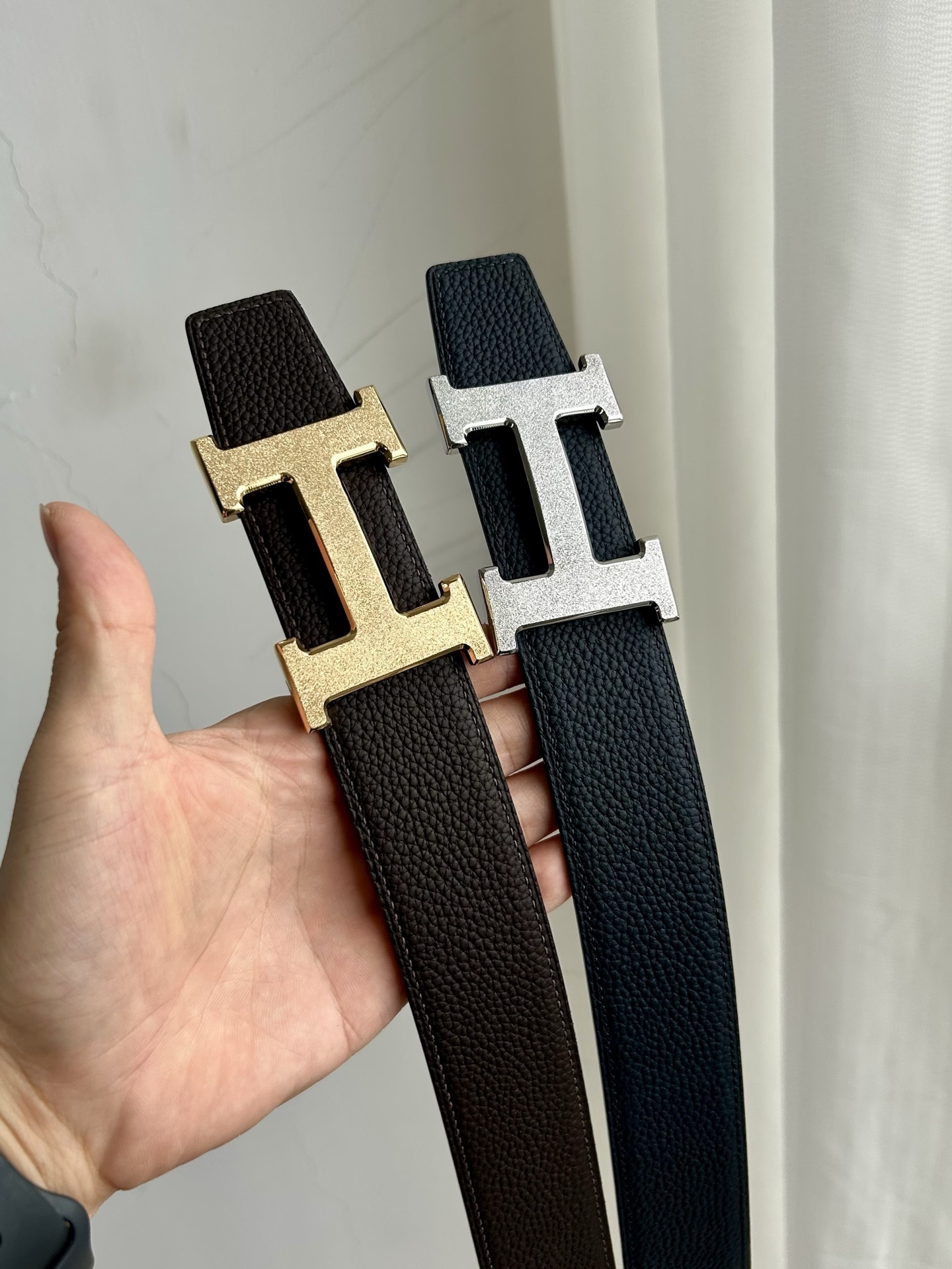 Luxury Genuine Leather Belt with Textured H Buckle for Men & Women