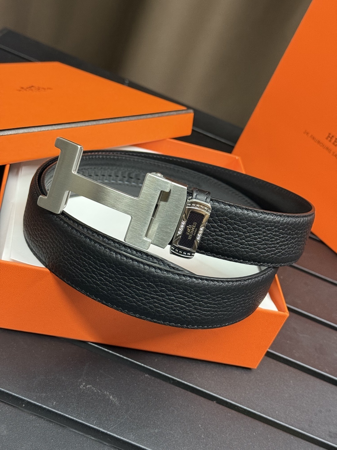 Luxury Men’s Hermes Black Pebbled Leather Belt – Silver H Buckle