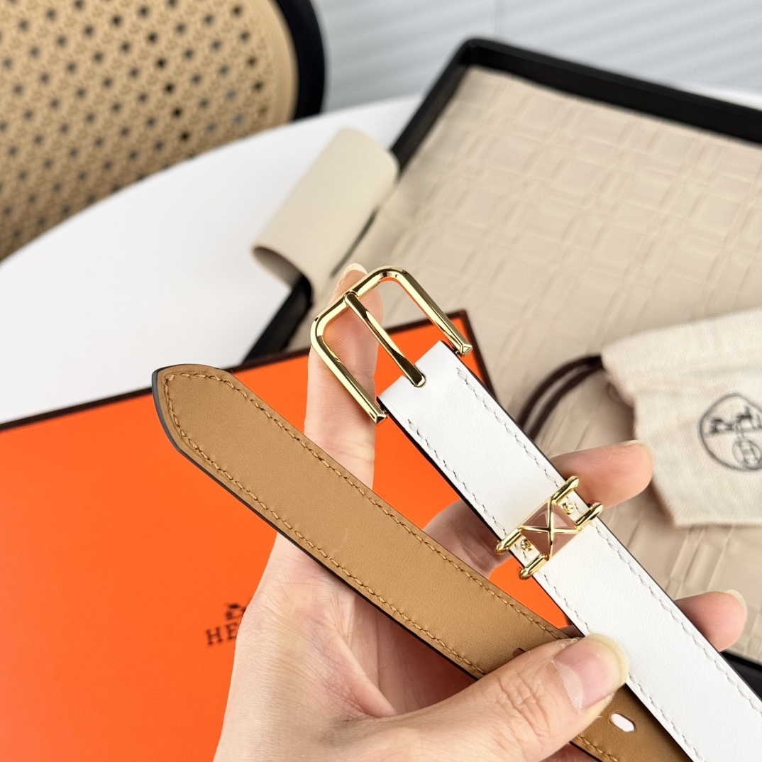 Hermès Women's White Leather Belt with Gold Buckle Luxury Accessory