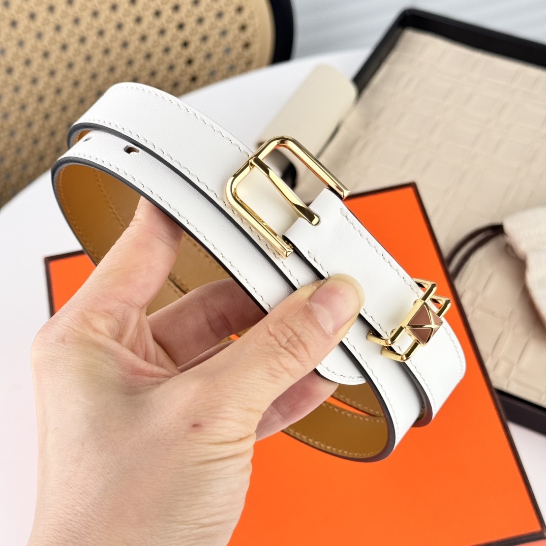 Hermès Women's White Leather Belt with Gold Buckle Luxury Accessory