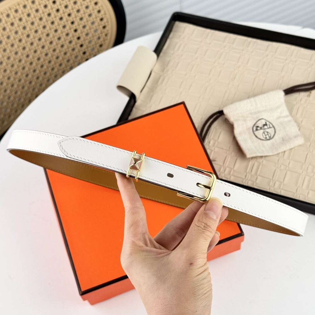 Hermès Women's White Leather Belt with Gold Buckle Luxury Accessory