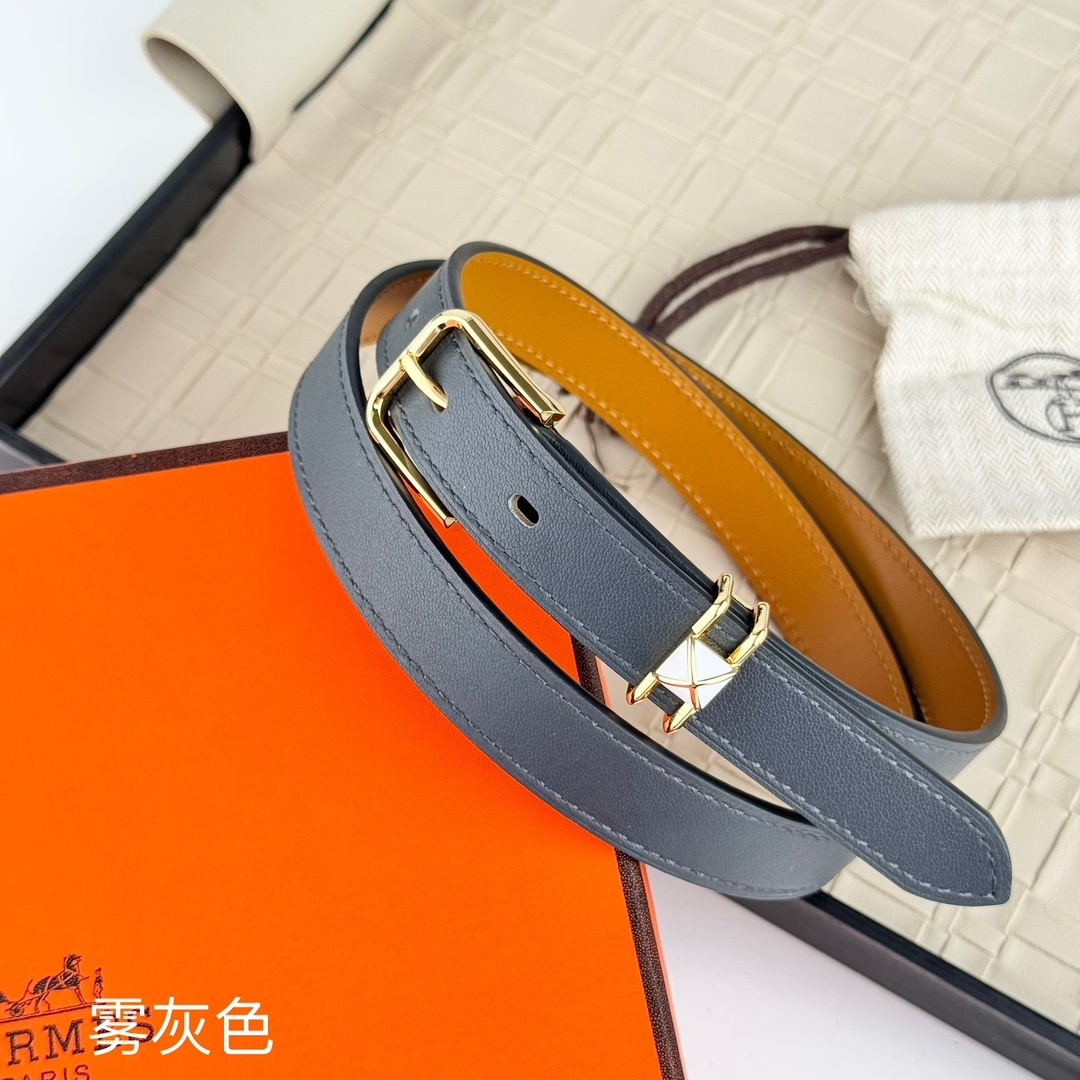 Luxury Women's Fog Grey Leather Belt with Gold Hardware