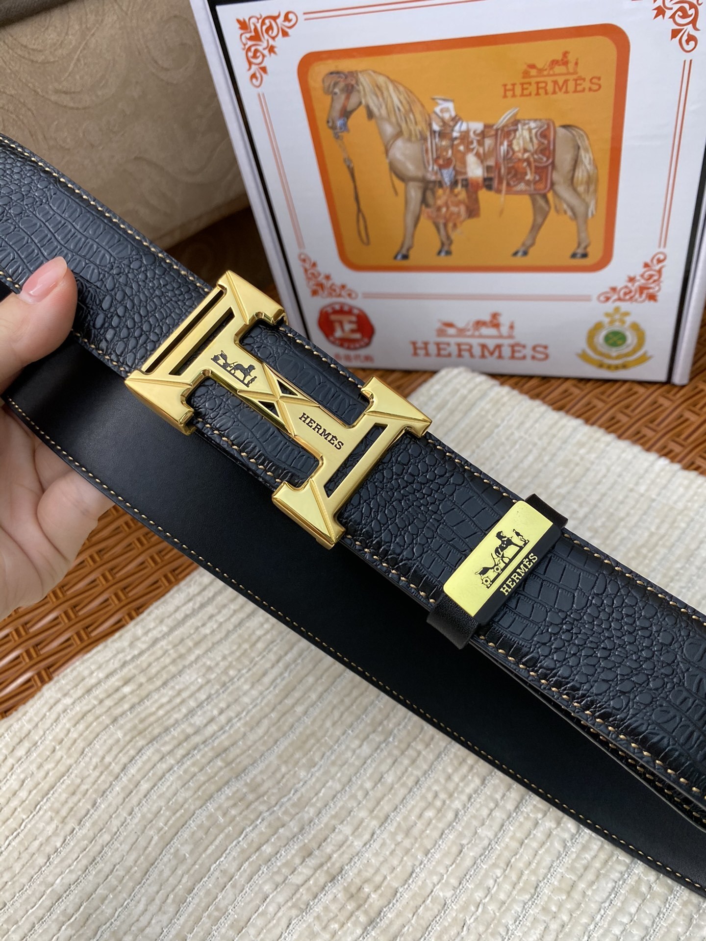 Luxury Men's H Buckle Leather Belt - Crocodile Pattern Gold