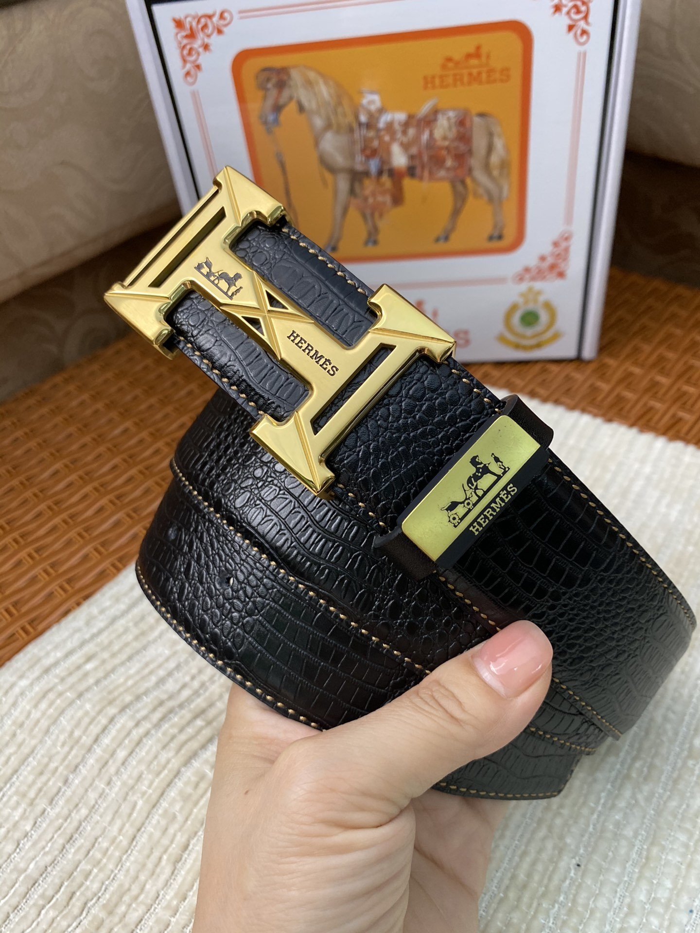 Luxury Men’s H Buckle Leather Belt – Crocodile Pattern Gold