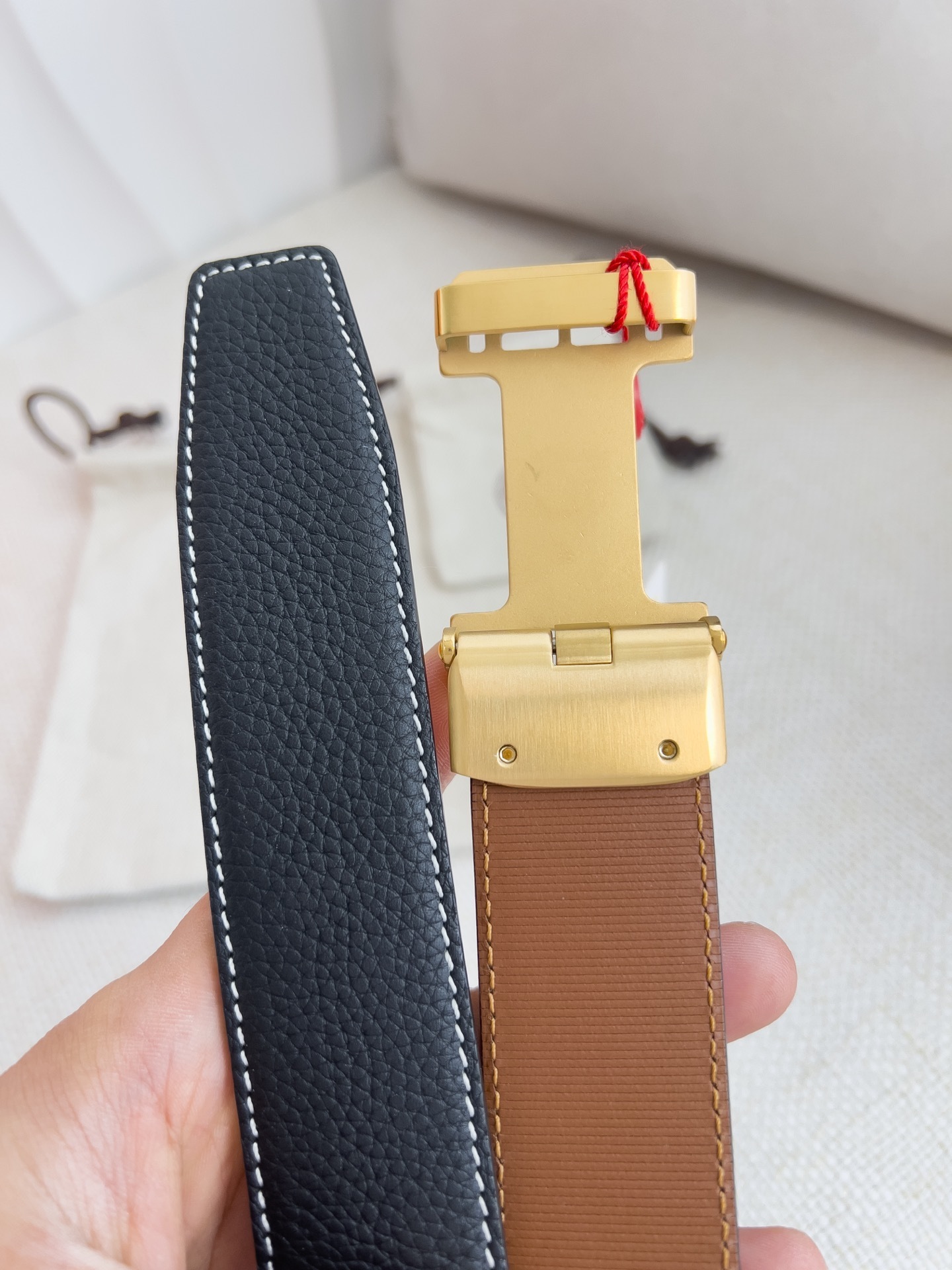 Luxury Hermes Men's Leather Belt with Decorative Gold Buckle