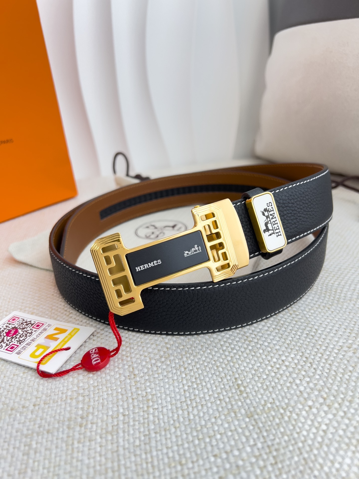 Luxury Hermes Men's Leather Belt with Decorative Gold Buckle