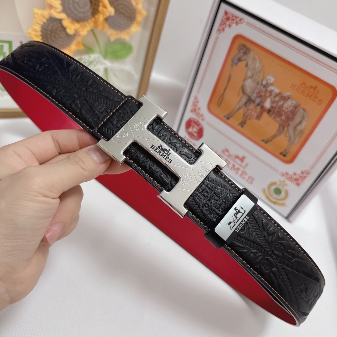 Luxury Men's Embossed Leather Belt with Iconic H Buckle