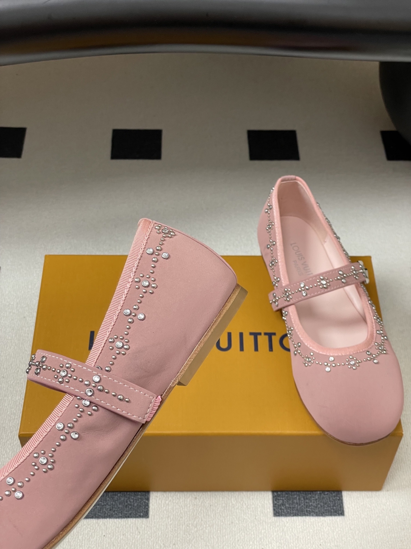Luxury Pink Suede Girls Mary Jane Shoes with Crystal Studs