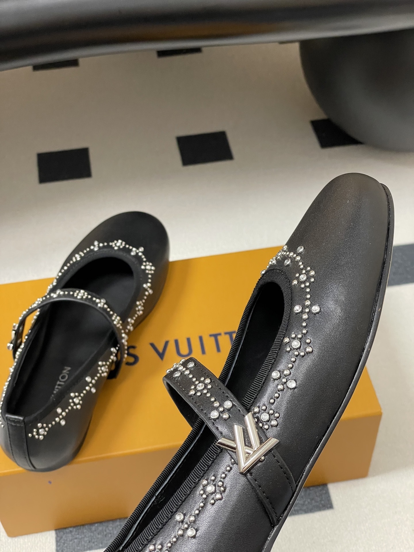 Elegant Black Studded Mary Jane Flats for Girls - Chic Dress Shoes