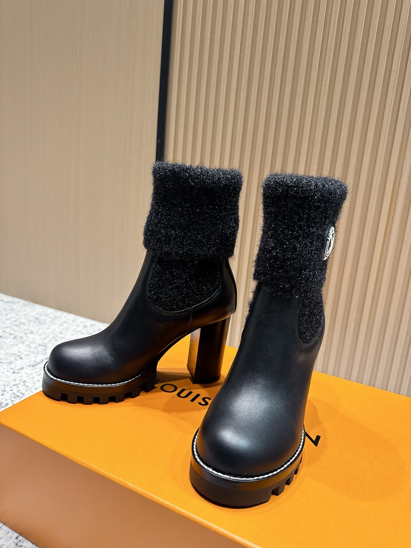 Chic Black Winter Ankle Boots with Faux Fur Collar & Chunky Heel