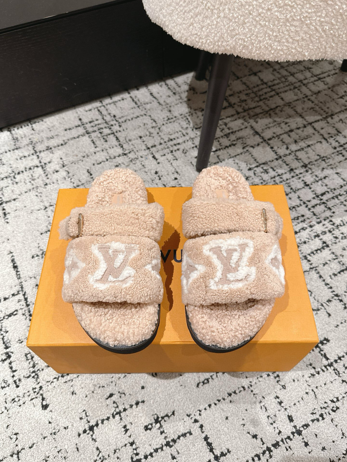 Louis Vuitton Paseo Comfort Flat Sandals – Luxury Shearling Slides