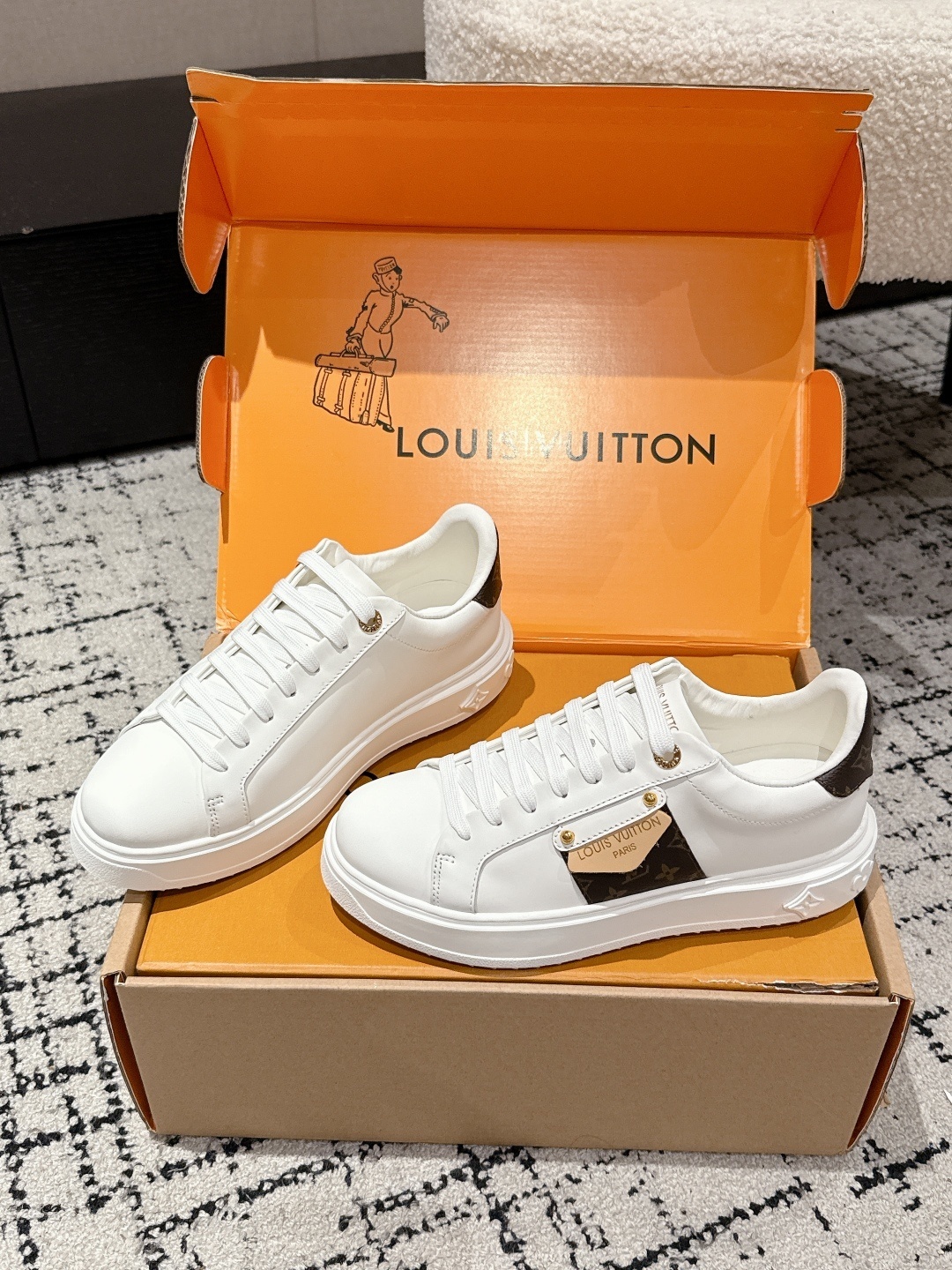 Louis Vuitton White Leather Sneakers with Gold-Tone Hardware