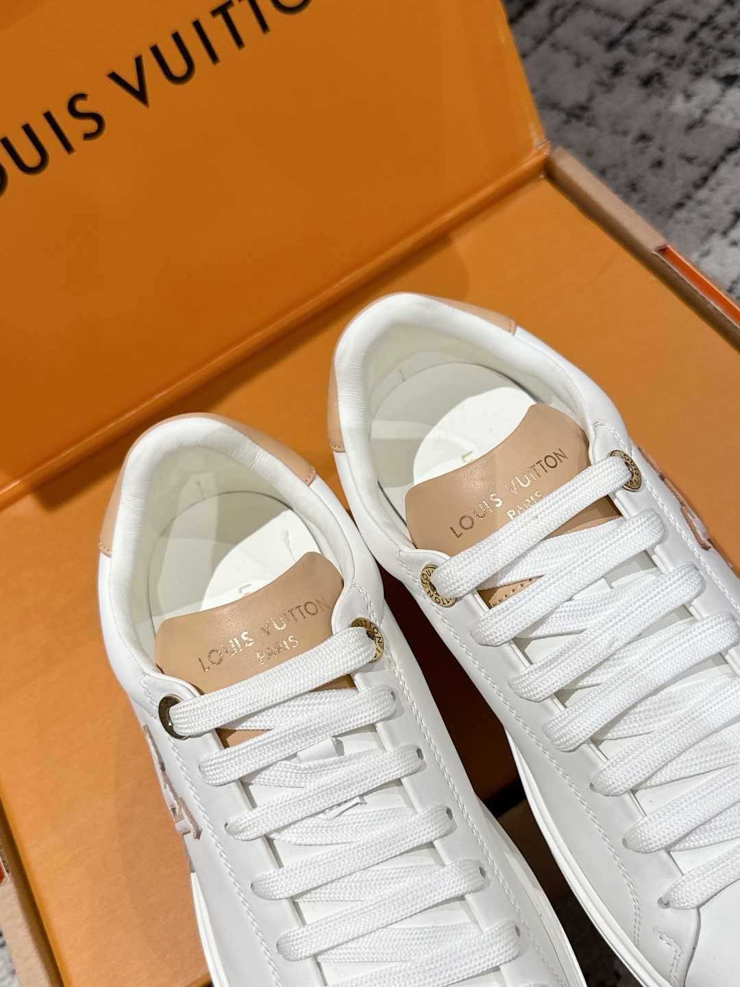 Louis Vuitton Women's White Leather Frontrow Low-Top Sneakers