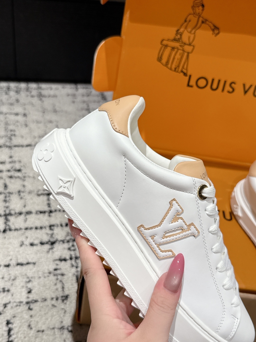 Louis Vuitton Women's White Leather Frontrow Low-Top Sneakers