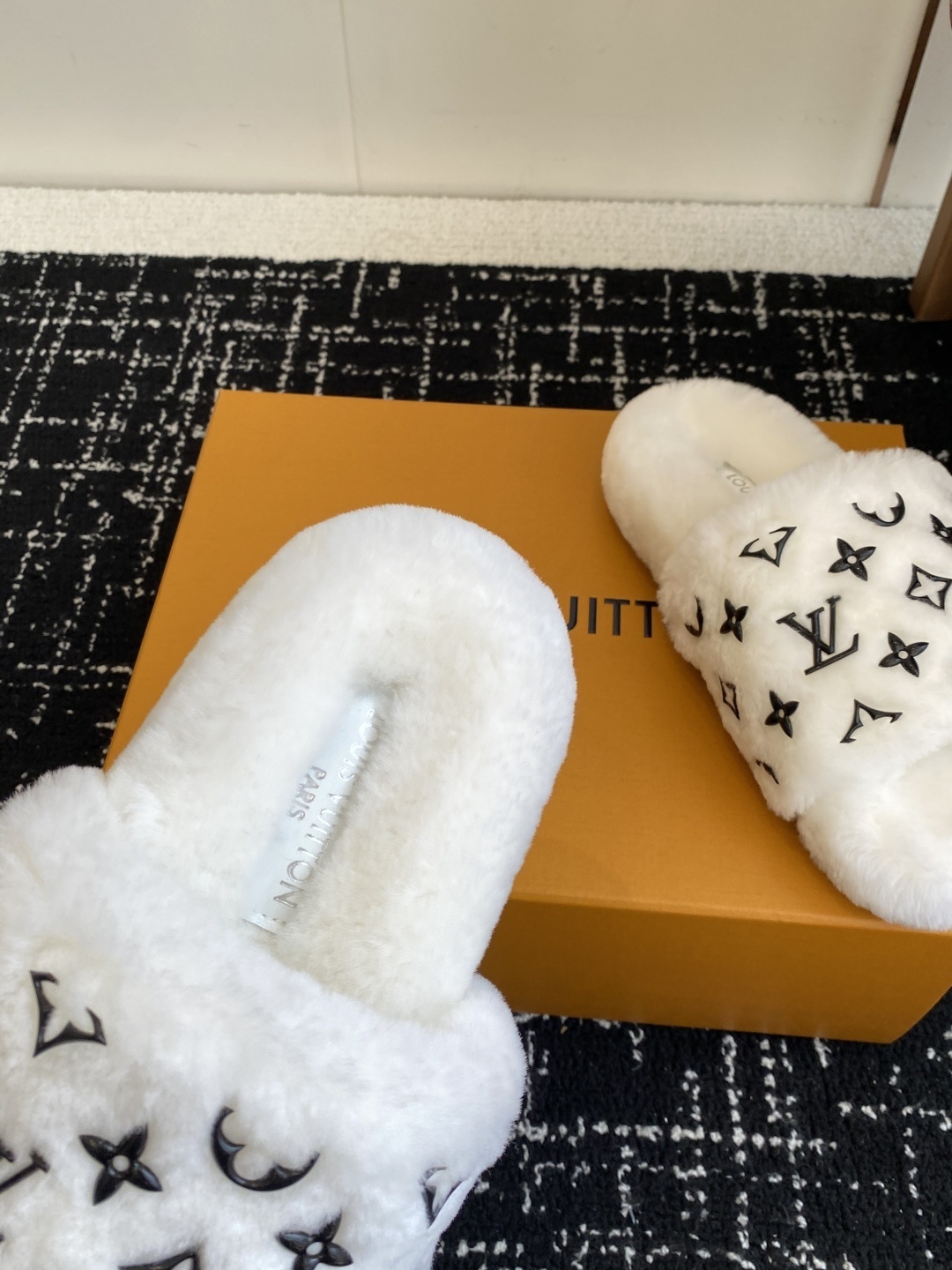 Louis Vuitton White Shearling Monogram Flat Mules - Luxury Slides