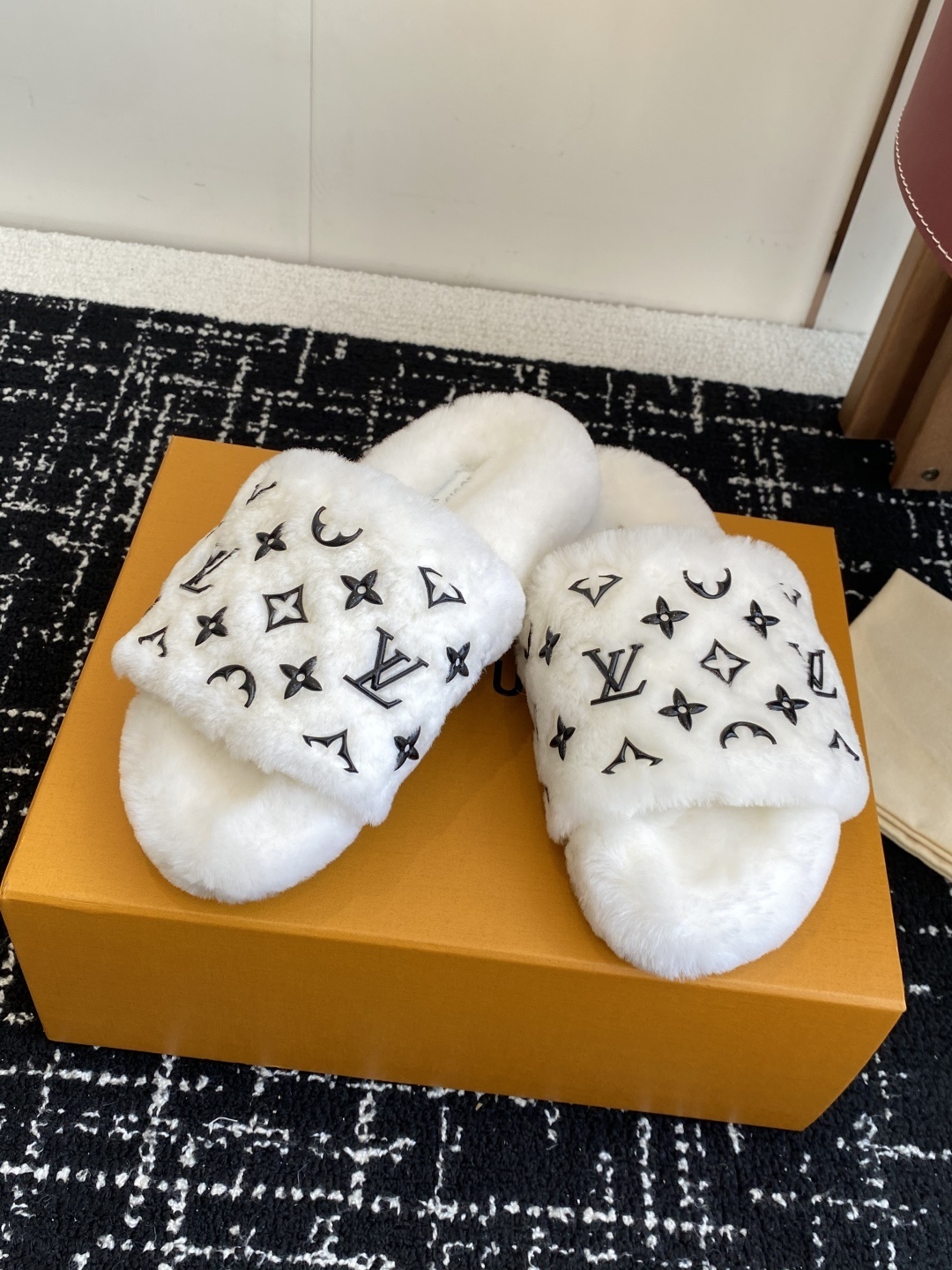 Louis Vuitton White Shearling Monogram Flat Mules - Luxury Slides